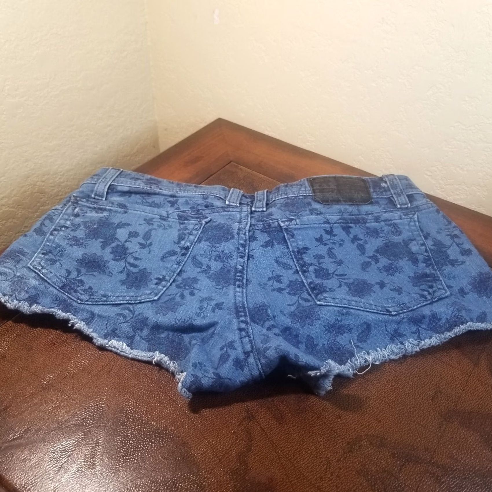 Volcom VOLCOM High Voltage Womens Jean Short Black/ Blue SZ 3 Cut off/Short fit Size 26" / US 2 / IT 38 - 7 Thumbnail