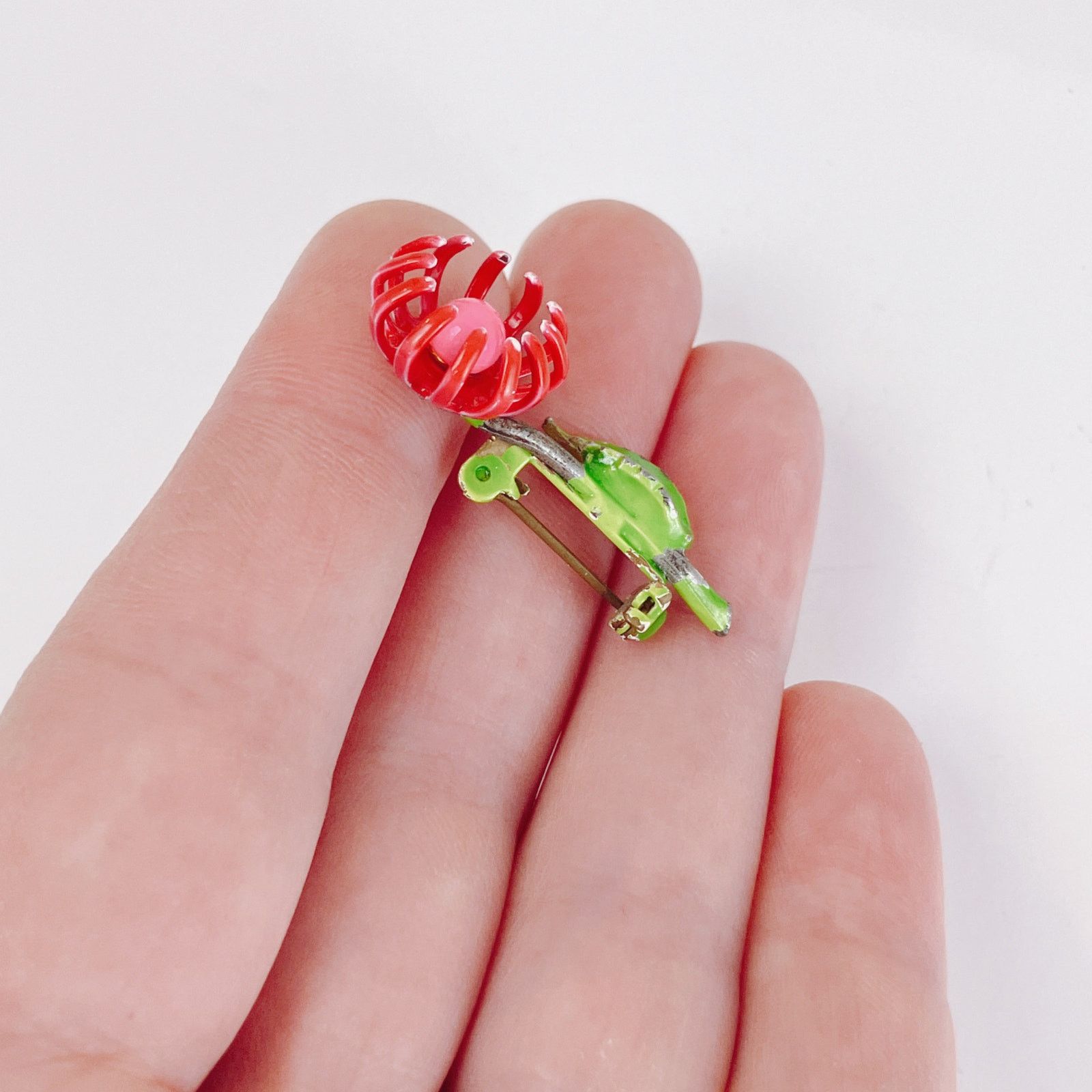 Vintage VTG Tiny Brooch Red Enameled Flower Small Mid Century Pin Size ONE SIZE - 5 Thumbnail