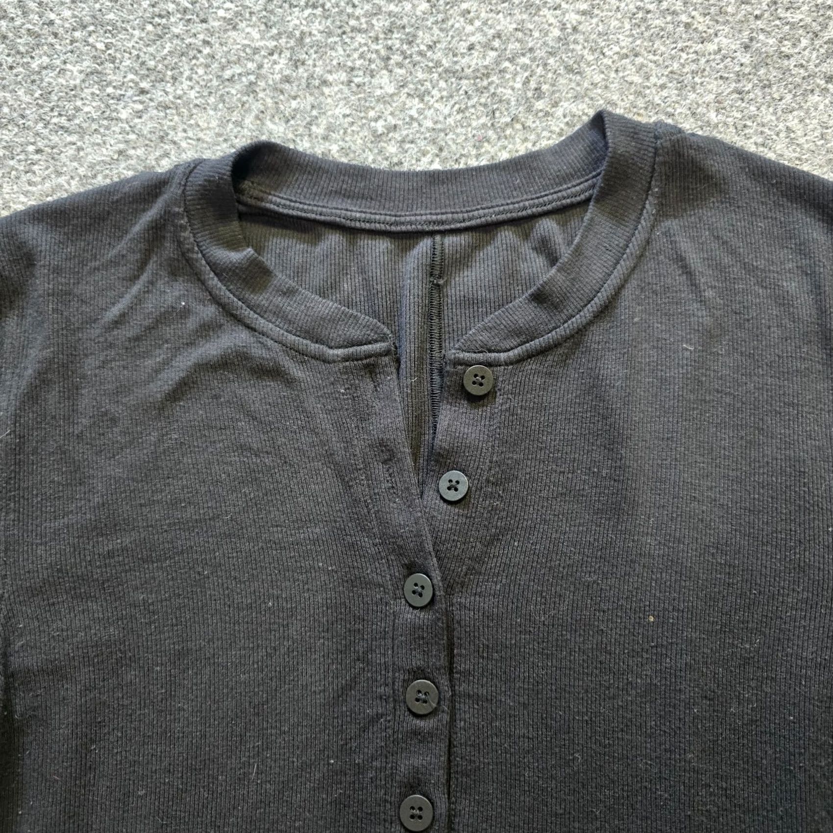 Lululemon Lululemon Top Womens Size 6 Black Hold Tight Henley Ribbed Long Sleeve Casual Shirt Mens? Women? Size M / US 6-8 / IT 42-44 - 2 Thumbnail