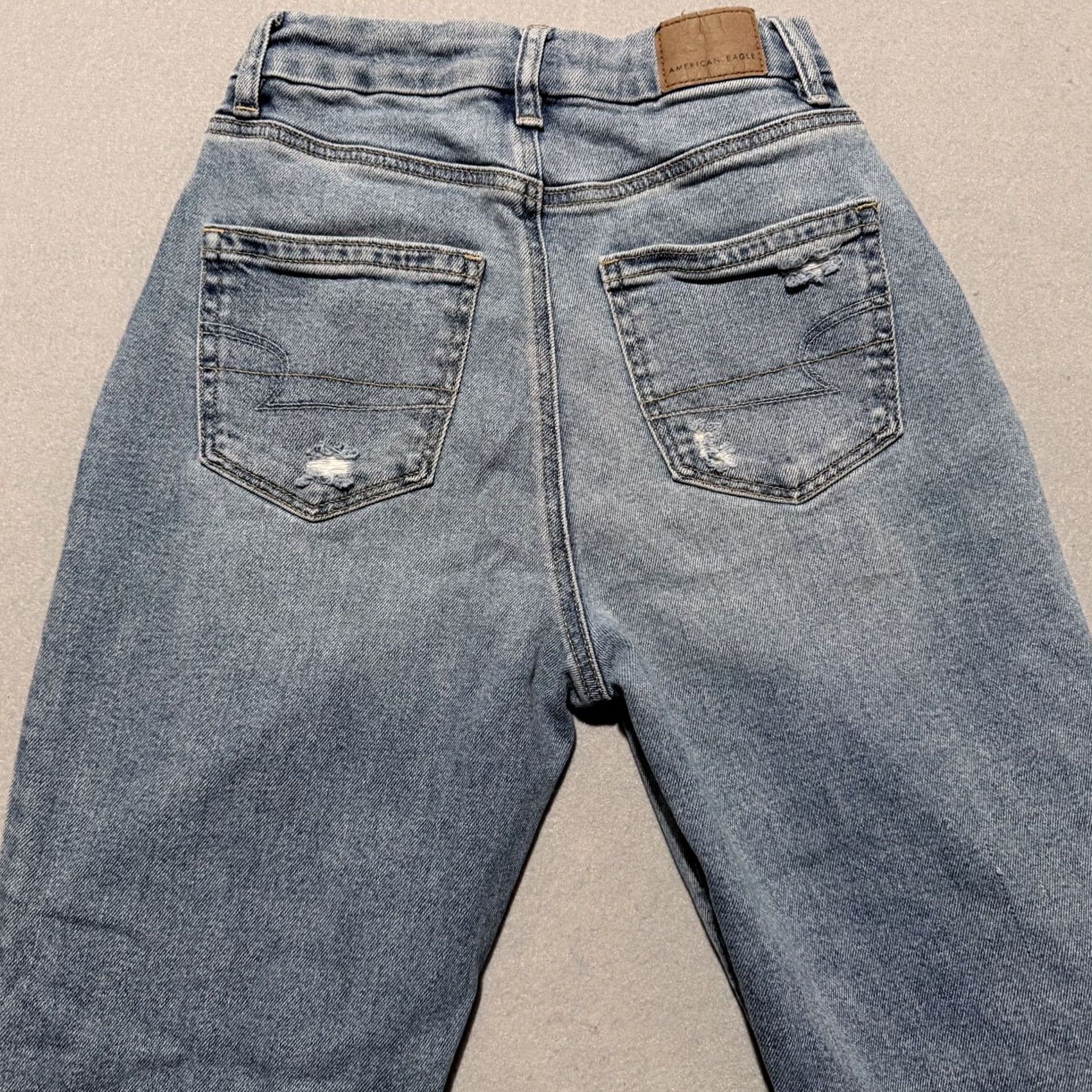 American Eagle Outfitters American Eagle Jeans Women's Blue Distressed Stretch Straight 0 5-Pocket Denim 24in Inseam High Rise 26in - 90s Theme Mens Womens Girls Size 25" / US 0 / IT 36 - 4 Thumbnail