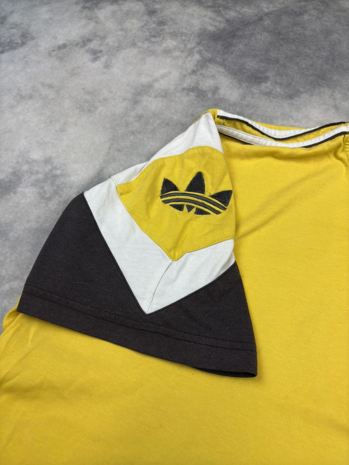 Adidas Vintage Adidas Yellow Blokecore Style 90s Sleeve Logo y2k Size US L / EU 52-54 / 3 - 4 Thumbnail