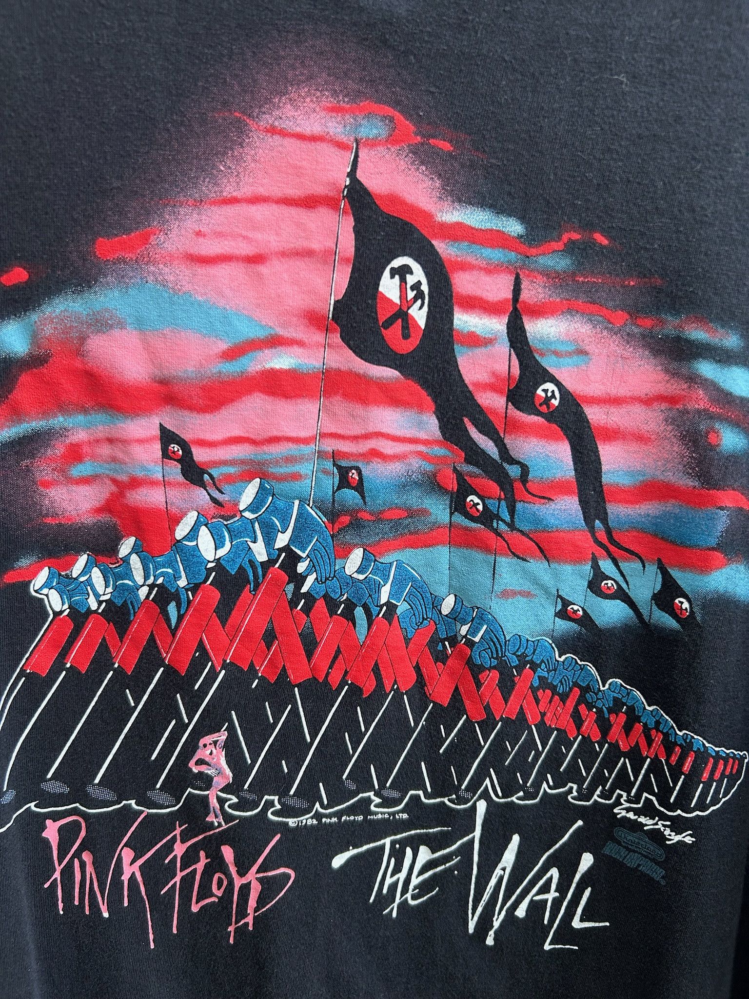 Band Tees × Vintage Vintage 1982 Pink Floyd The Wall Rock Band T-shirt Size US L / EU 52-54 / 3 - 4 Thumbnail
