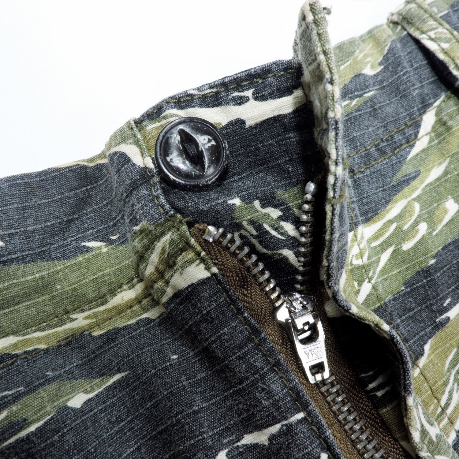 Neighborhood NEIGHBORHOOD TIGER STRIPES PATTERN COMBAT CARGO SHORT PANTS Size US 32 / EU 48 - 7 Thumbnail