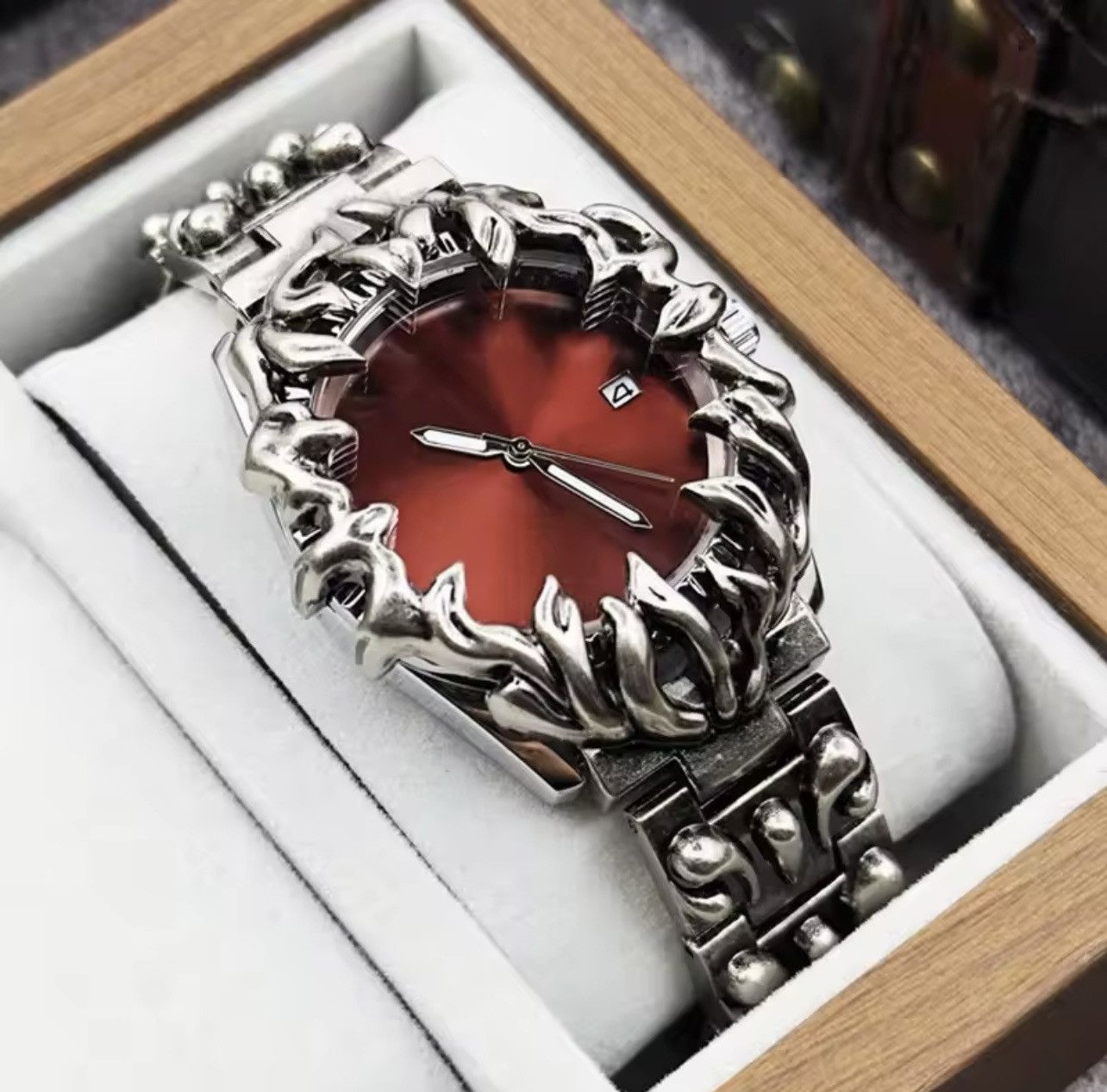 Japanese Brand Y2K vintage claw quartzmens silver watch Size ONE SIZE - 2 Thumbnail