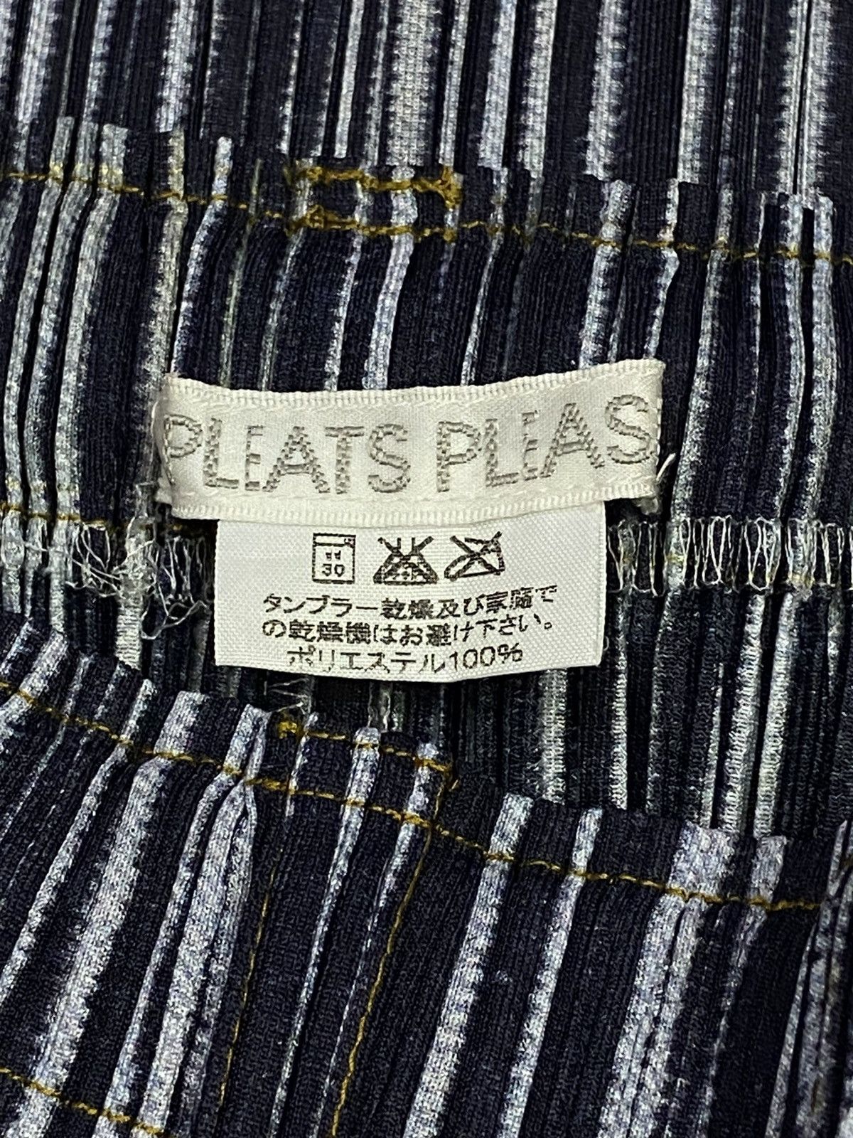 Pleats Please Issey Miyake Pleats Please Denim Patterned Pleated Midi Skirt Size 30" / US 8 / IT 44 - 10 Thumbnail