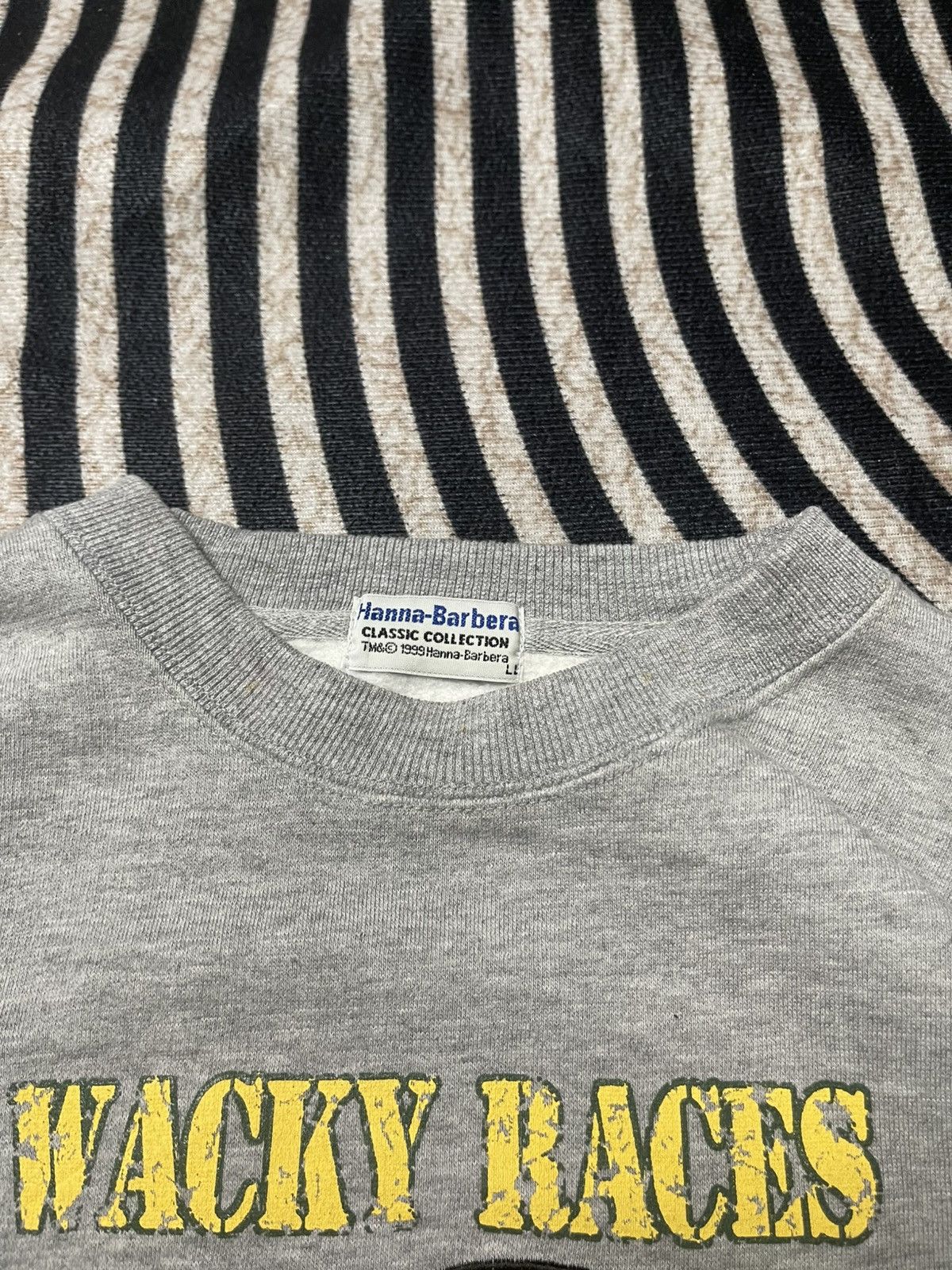 Cartoon Network VINTAGE 1999 HANNA BARBERA WACKY RACES ARMY STYLE CREWNECK Size US M / EU 48-50 / 2 - 8 Thumbnail