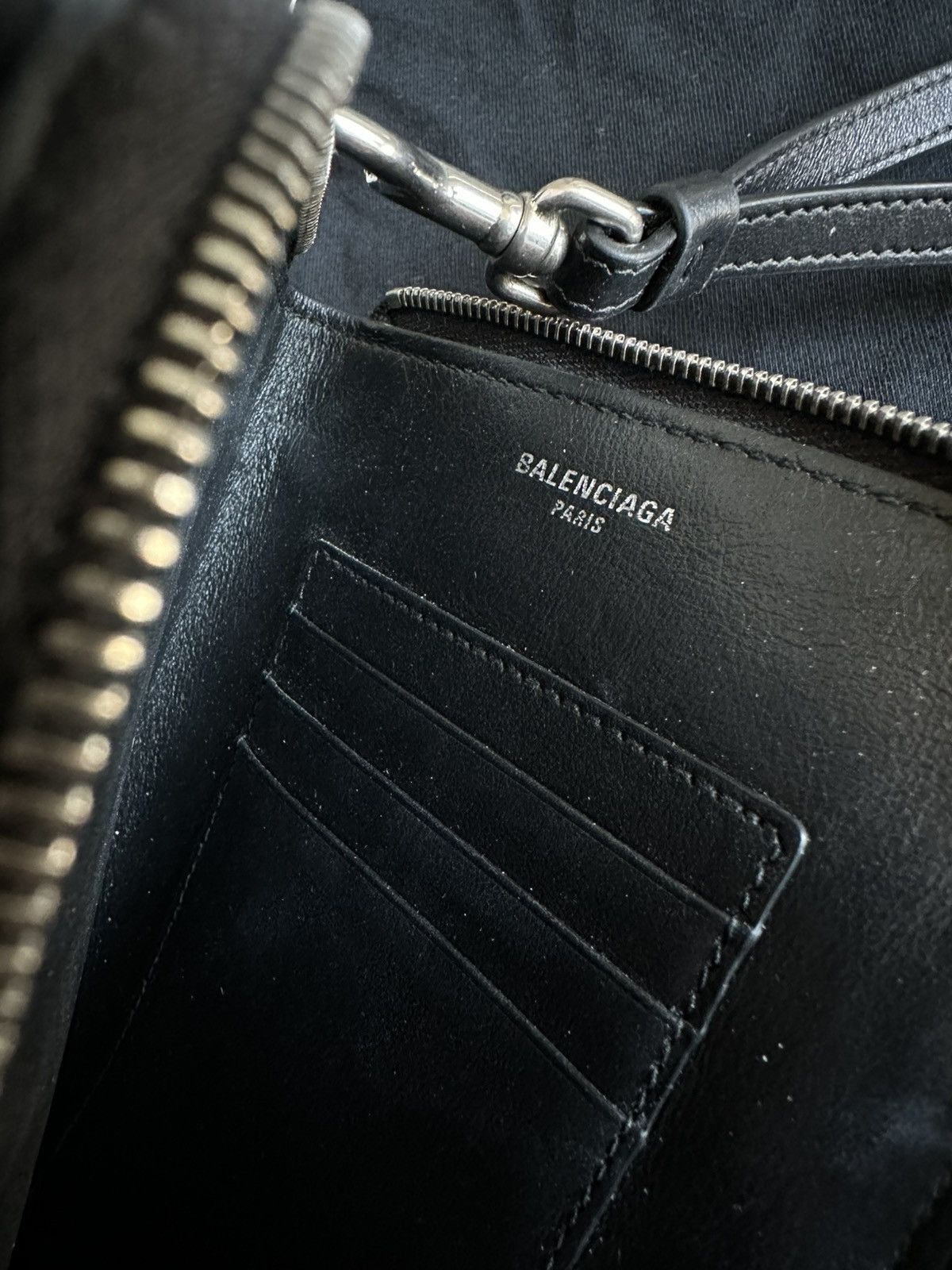 Balenciaga BALENCIAGA PASSPORT PHONE HOLDER CROSSBODY BAG CALFSKIN Size ONE SIZE - 8 Thumbnail