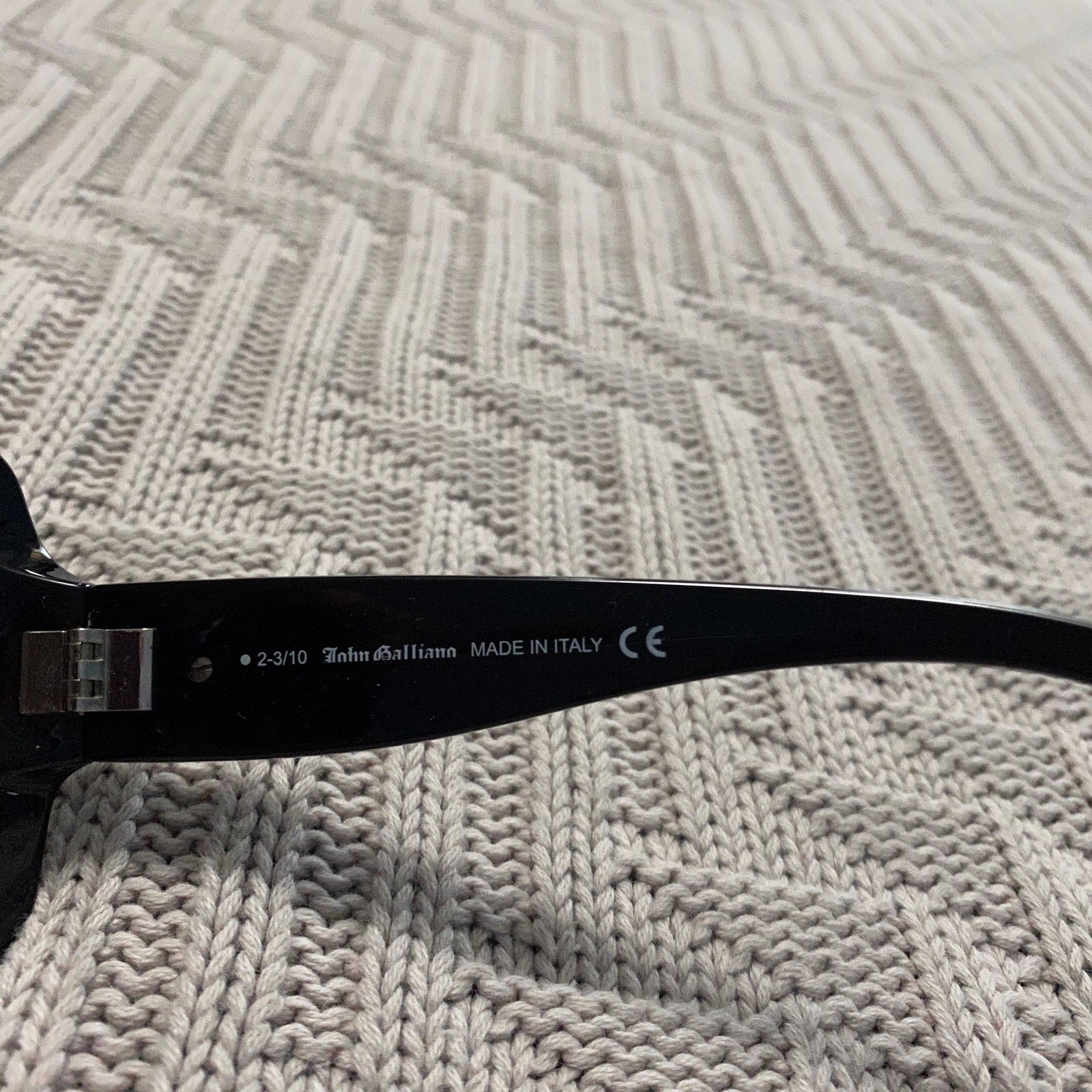 John Galliano John Galliano black frame purple lens sunglasses Size ONE SIZE - 5 Thumbnail