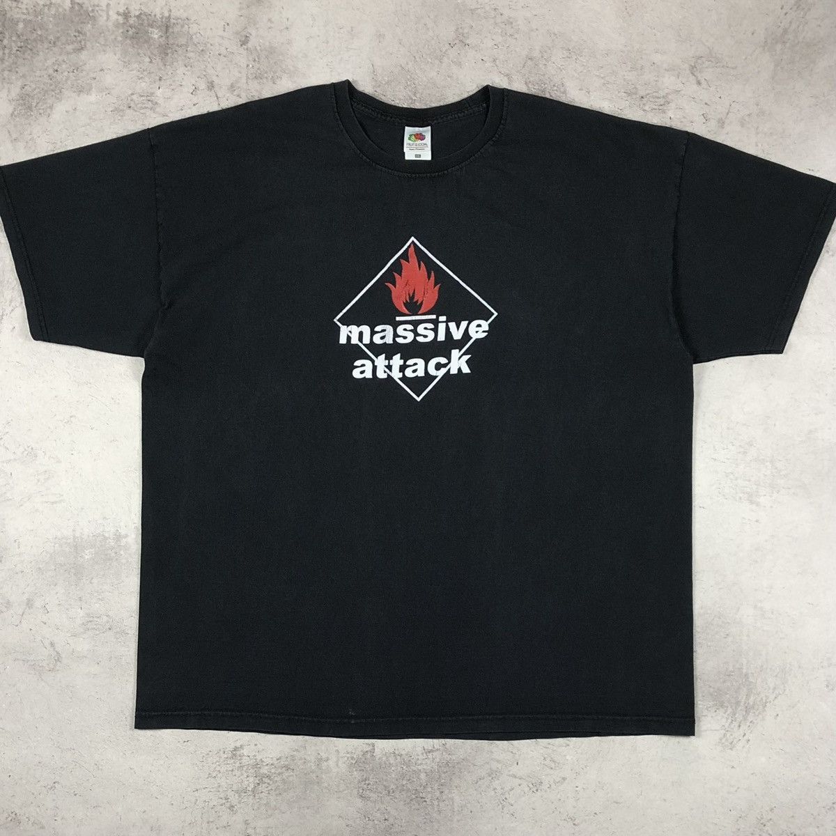 Vintage Vintage Massive Attack Blue Lines Tee Size US XXL / EU 58 / 5 - 2 Thumbnail