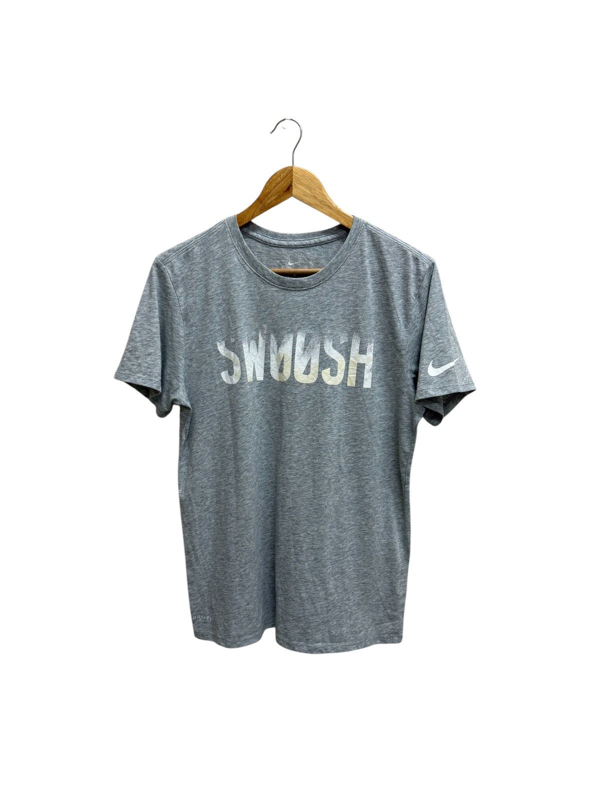 Nike NIKE SWOOSH LOGO SLEEVE TSHIRT Size US S / EU 44-46 / 1 - 1 Thumbnail