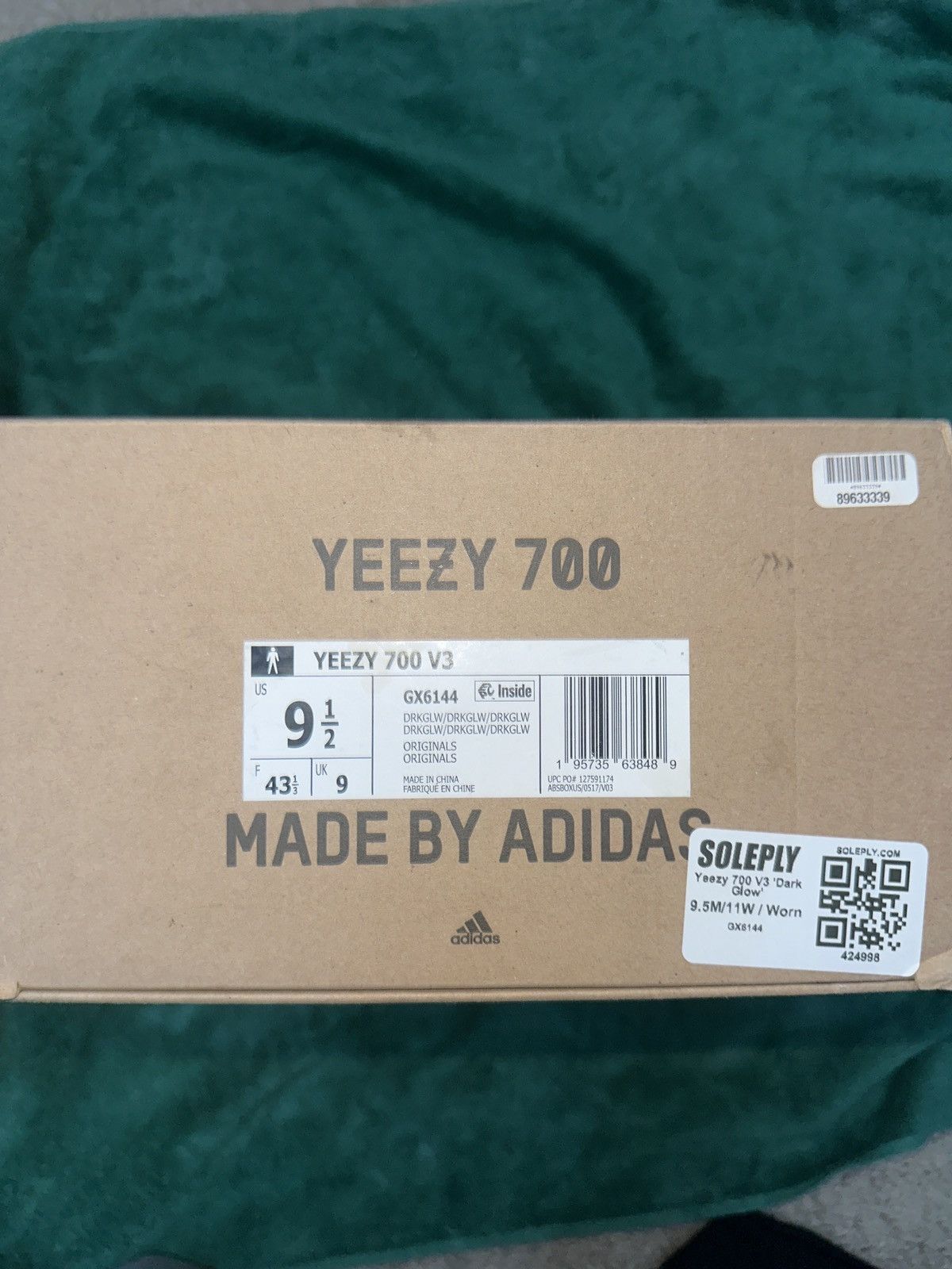 Yeezy Yeezy 700 Dark Glow VNDS 9.5 Size US 9.5 / EU 42-43 - 7 Thumbnail