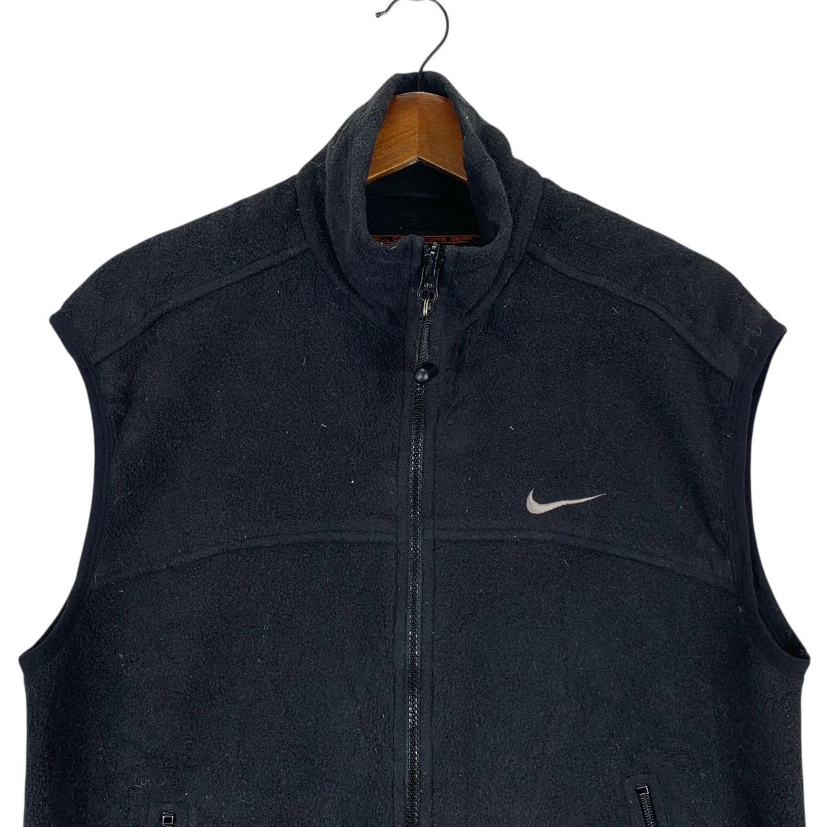 Nike Vintage Nike Fit All Conditions Gear Sleeveless Jacket Size US M / EU 48-50 / 2 - 2 Thumbnail