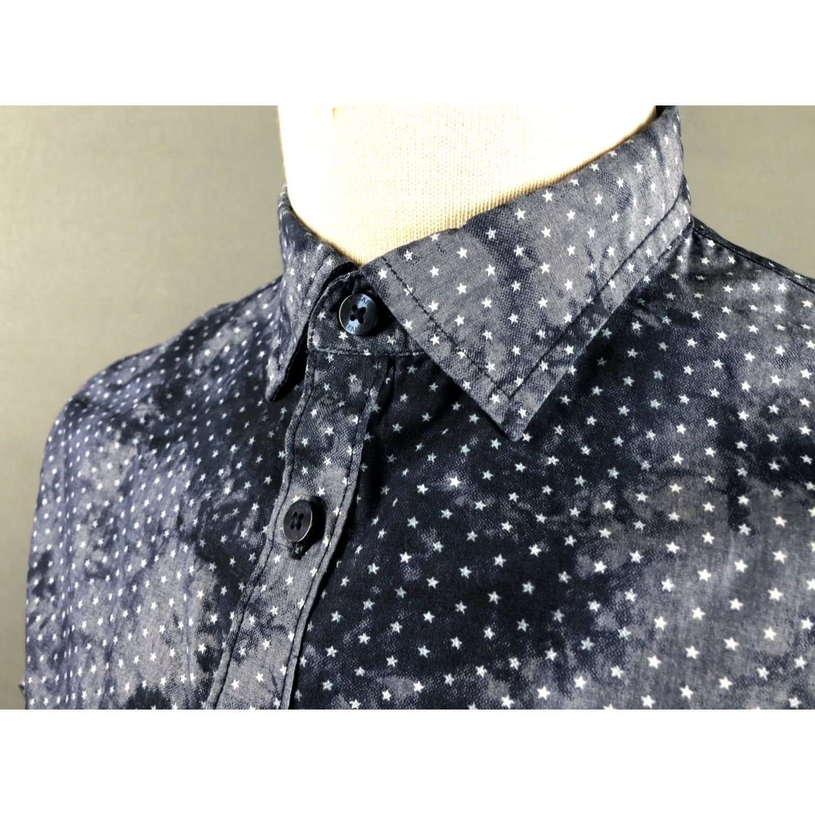 Vintage Armani Jeans Men's Shirt XL Blue Cotton Patterned Long Sleeve Stars Casual Button-Up with Branded Buttons Size US XL / EU 56 / 4 - 6 Thumbnail