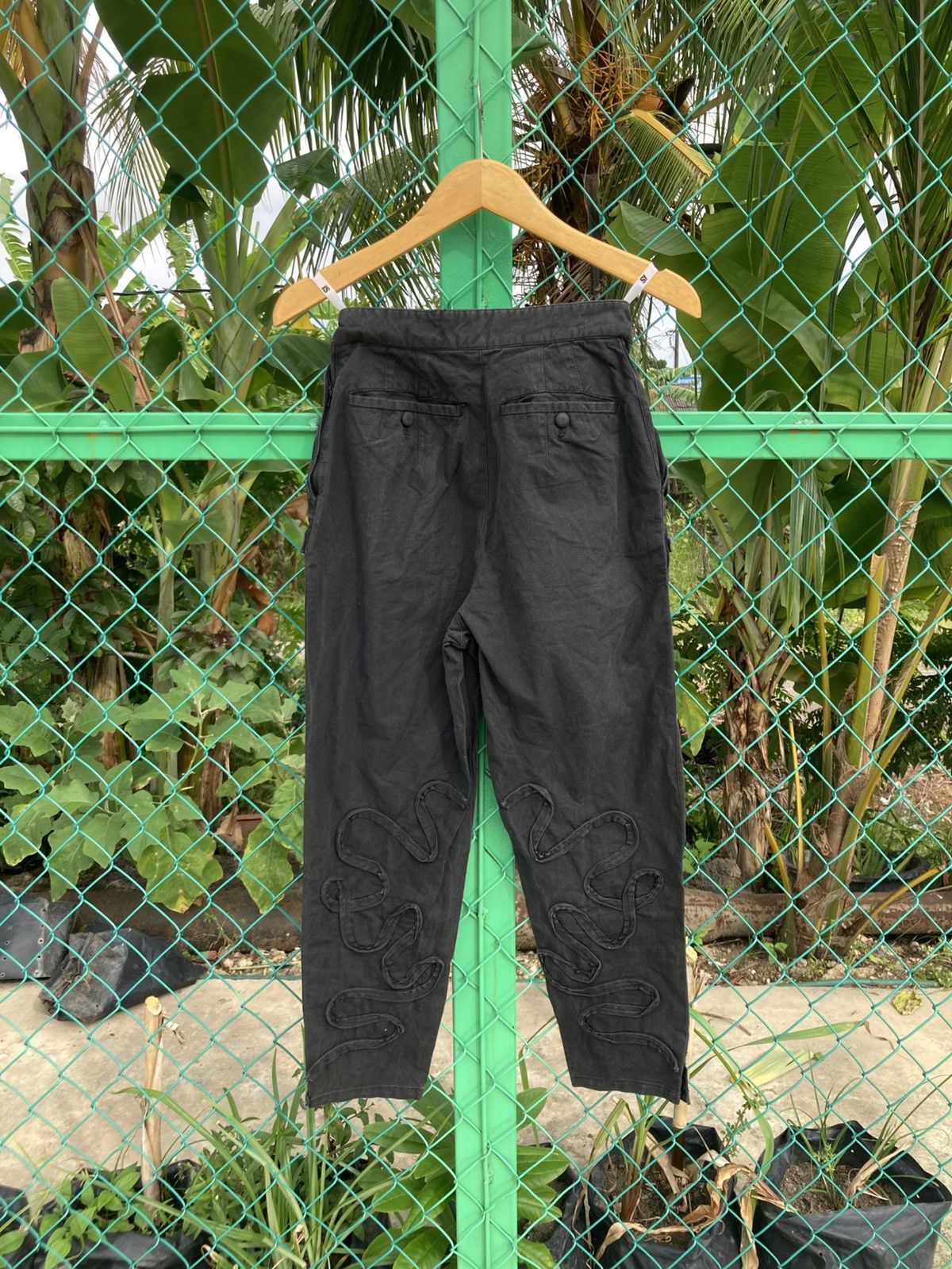 Issey Miyake 80's Issey Miyake Black Appliqué Avant-Garde Pants Size 25" / US 0 / IT 36 - 2 Thumbnail