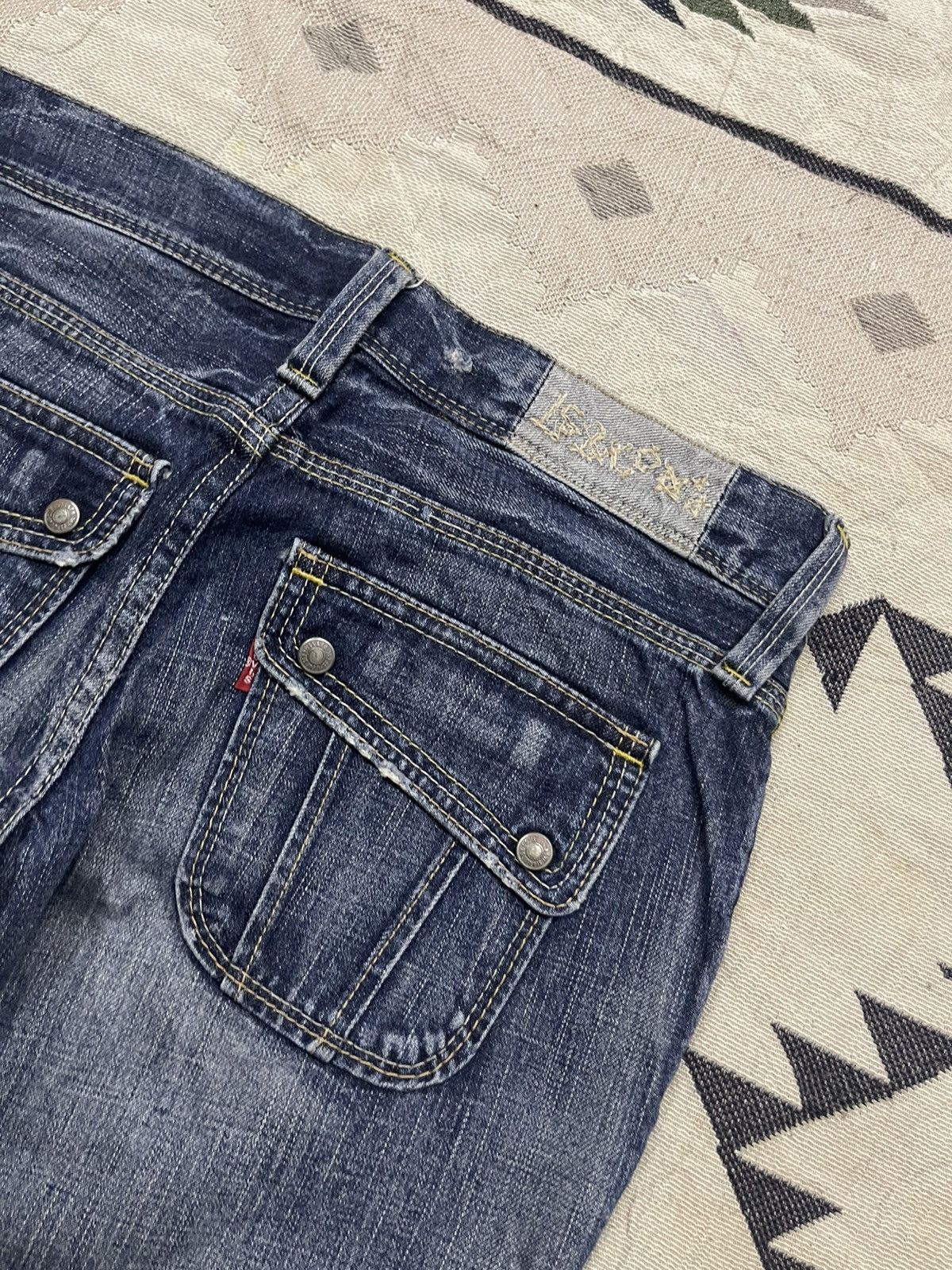 Levi's 2000s LEVIS WASHABLE FLARE JEANS Size 29" - 19 Thumbnail