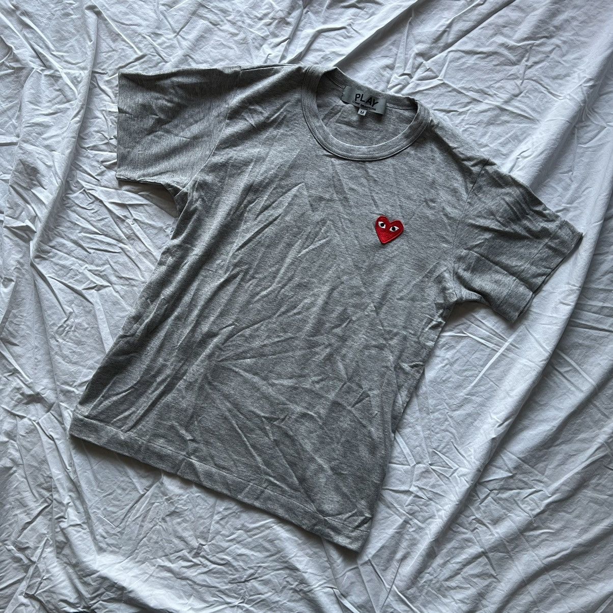 Comme des Garcons Comme des garçons play grey shirt with red heart Size M / US 6-8 / IT 42-44 - 1 Thumbnail