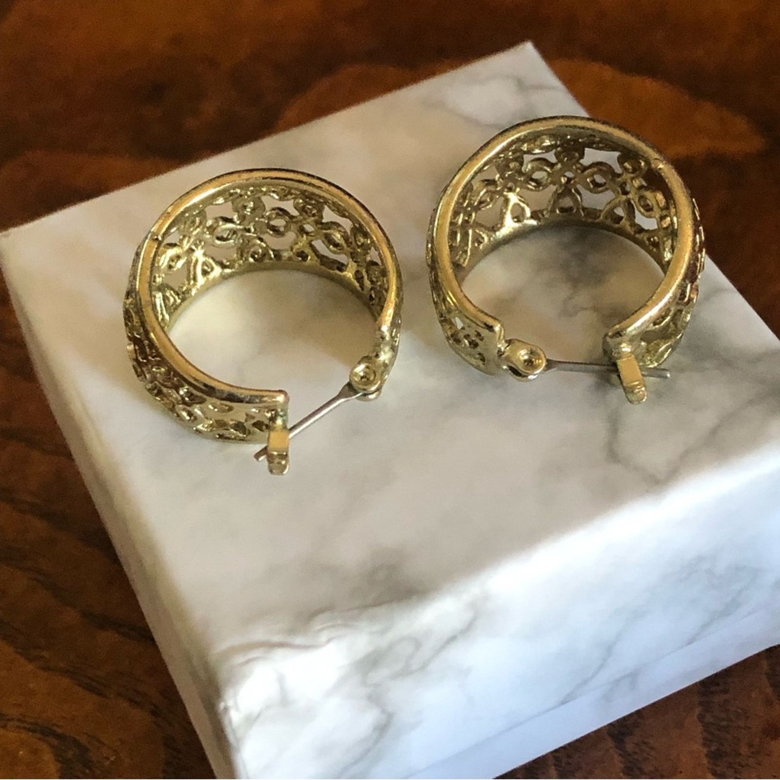 Vintage Vintage gold plated filigree small hoop earrings Size ONE SIZE - 3 Thumbnail
