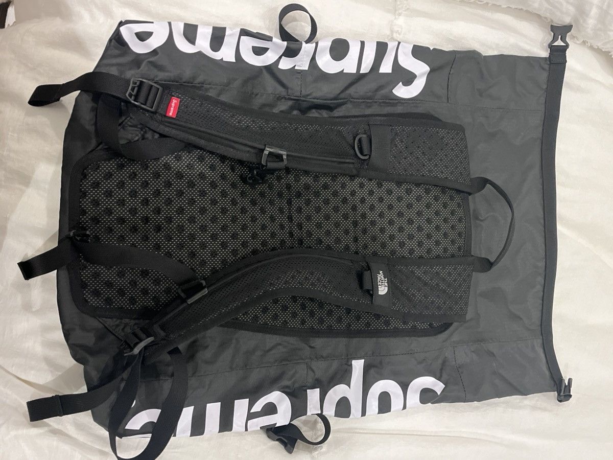 Supreme × The North Face Mid 2010's Supreme X The North Face waterproof backpack Size ONE SIZE - 2 Thumbnail