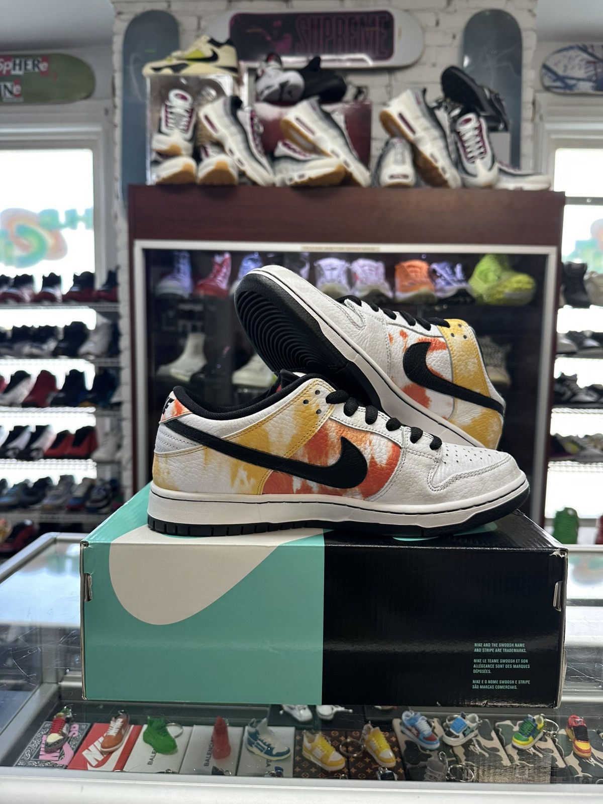 Nike Nike SB ‘Raygun’ Dunk Low Size US 9 / EU 42 - 2 Thumbnail