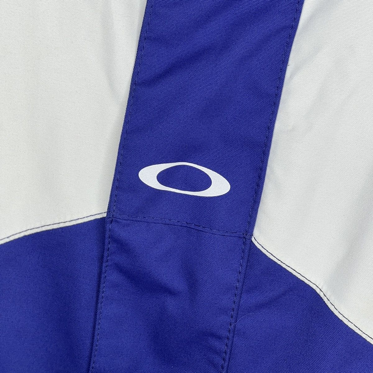 Oakley 00s Oakley Vintage Waterproof Hooded Jacket Y2K Size US L / EU 52-54 / 3 - 5 Thumbnail