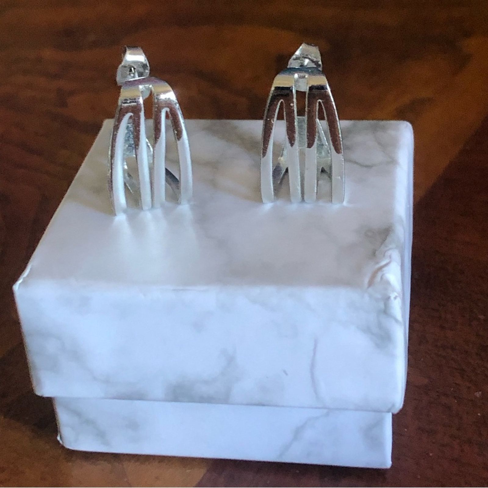 Vintage Vintage 80s silver plated lightweight pierced earrings Size ONE SIZE - 1 Thumbnail