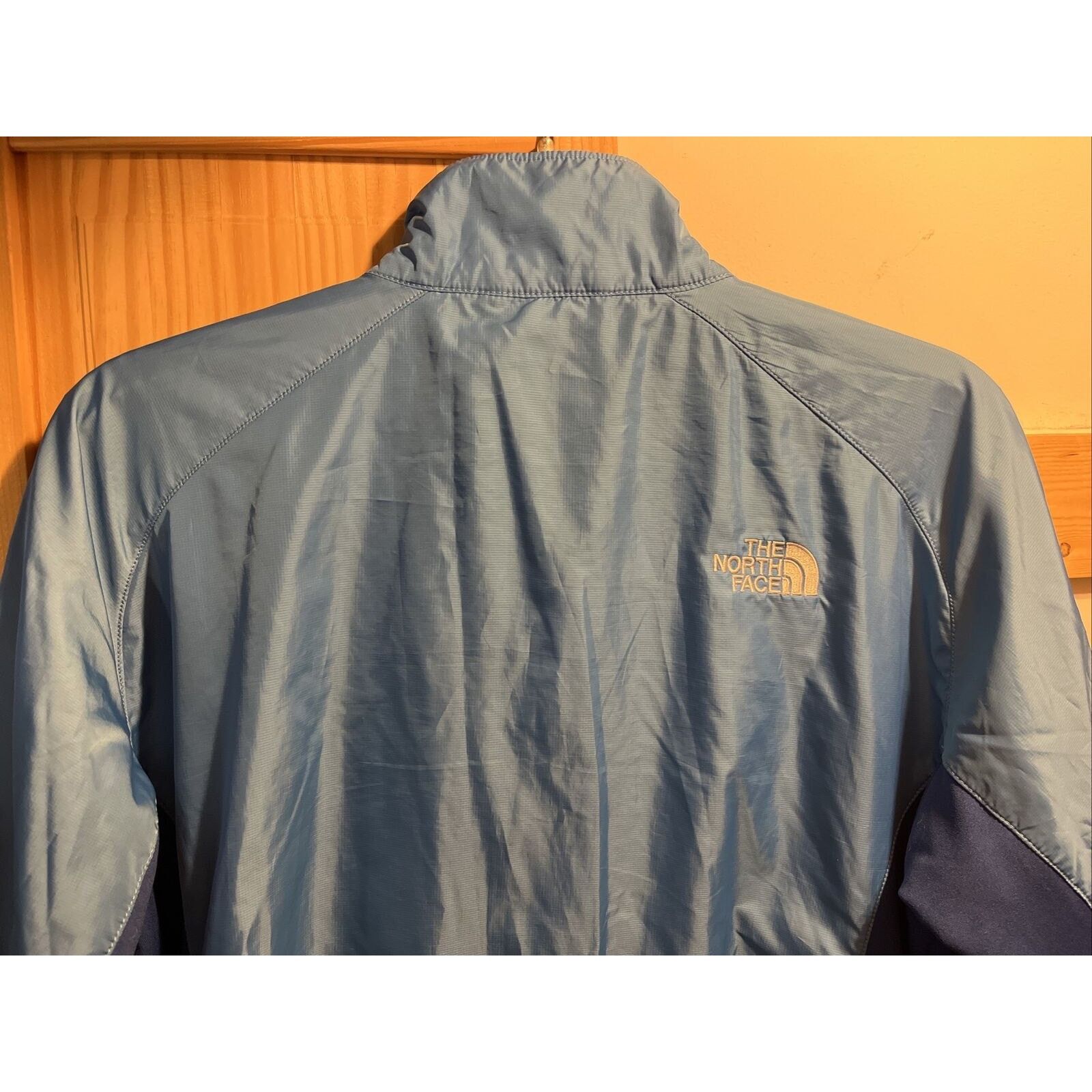 The North Face The North Face Women L Blue Zip Polyester Windbreaker Jacket Size L / US 10 / IT 46 - 10 Thumbnail