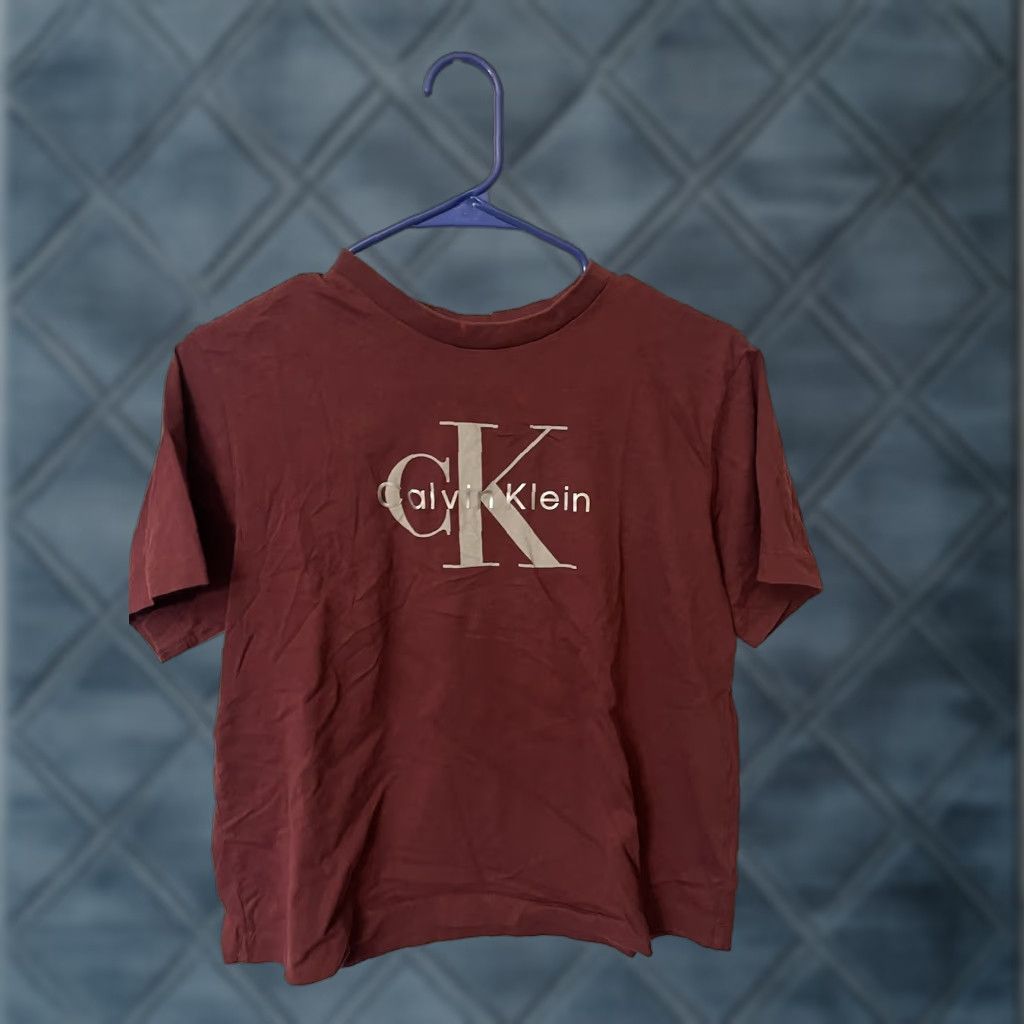 Vintage VINTAGE Calvin Klein Jeans T-Shirt Unisex XS Short Sleeve Maroon Crew Neck Pockets 90s Mens Womens Boys Girls Size 26" / US 2 / IT 38 - 1 Thumbnail