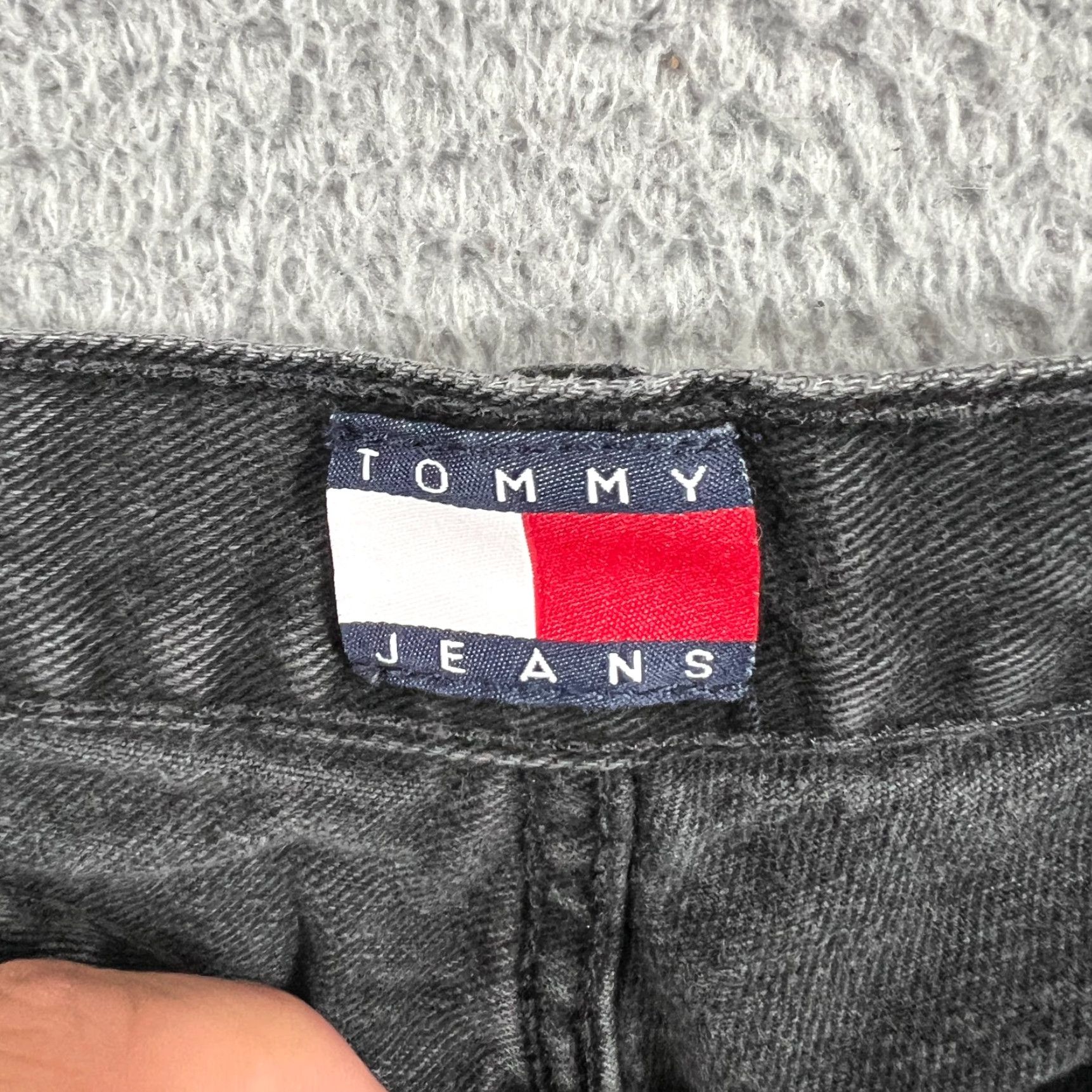 Tommy Hilfiger VINTAGE Tommy Hilfiger Tommy Jeans Men's Jeans 38x34 Black Mid Rise Straight Flag Logo Denim Size US 38 / EU 54 - 6 Thumbnail