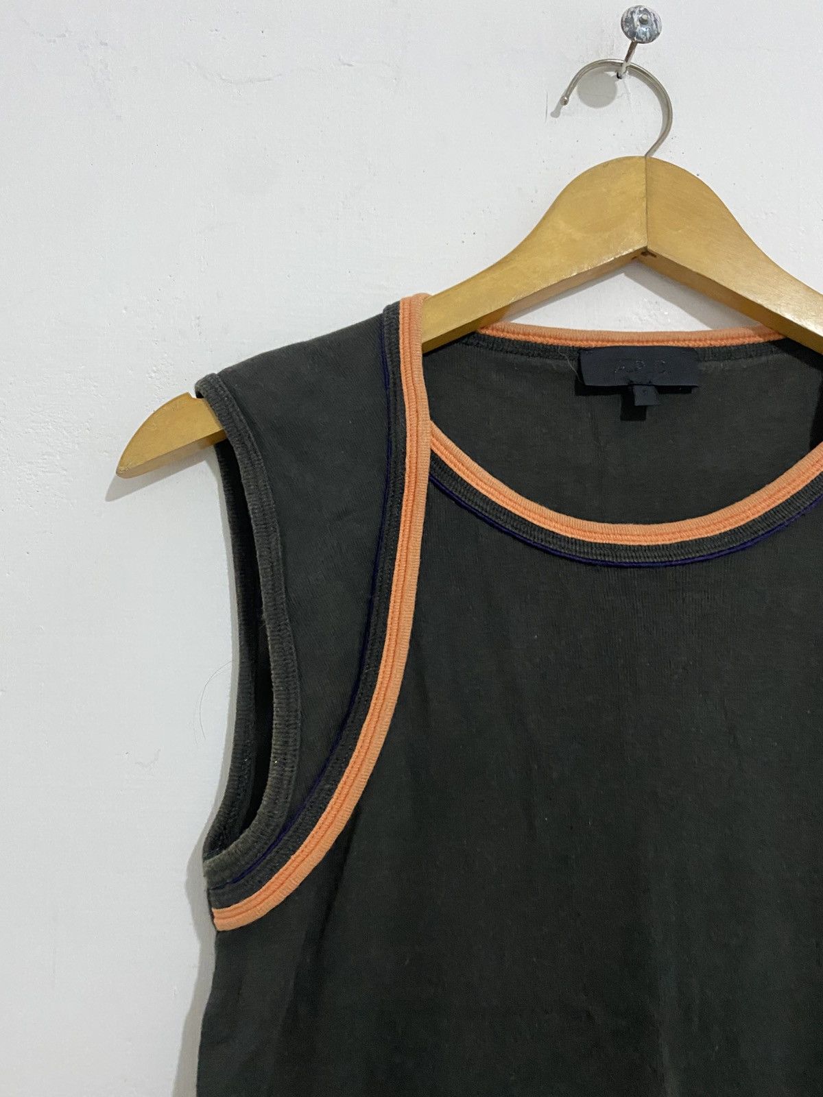 A.P.C. Apc tank top archived sunfaded Size US S / EU 44-46 / 1 - 3 Thumbnail
