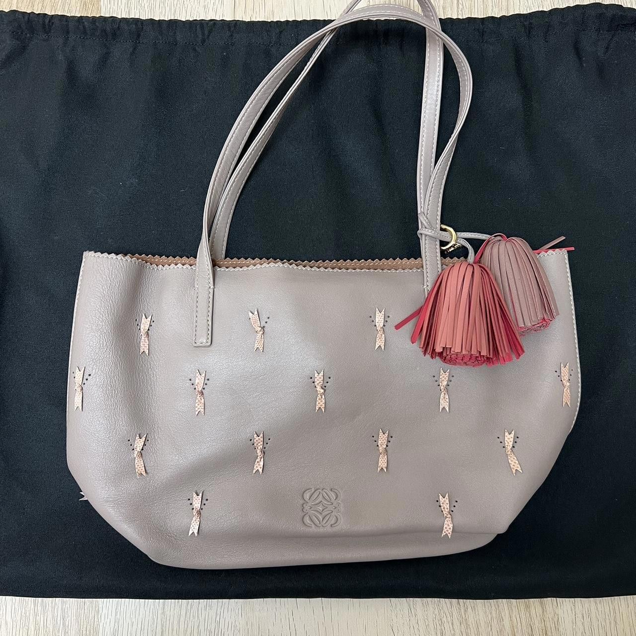 Loewe Loewe Anagram Tassel Leather Bag Size ONE SIZE - 1 Thumbnail