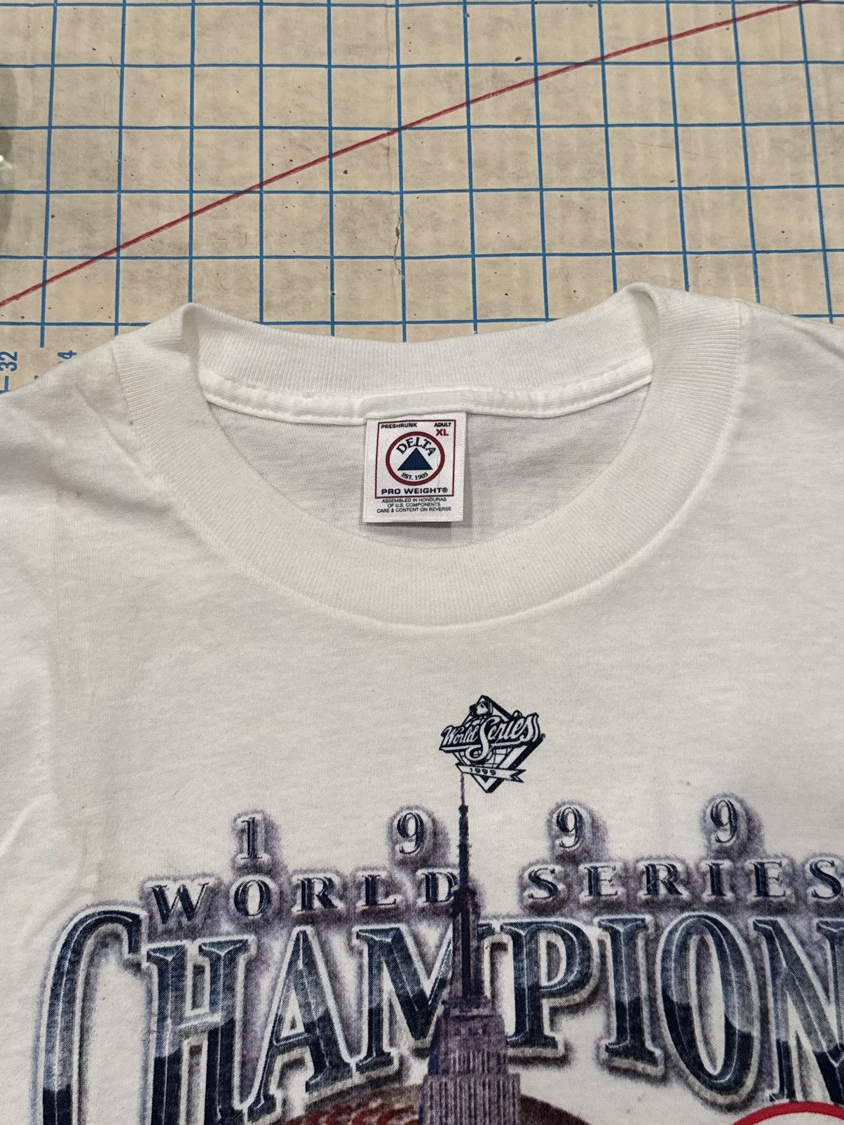 New York Yankees 1999 World Series Championship Tee New York Yankees Mens XL Size US XL / EU 56 / 4 - 6 Thumbnail