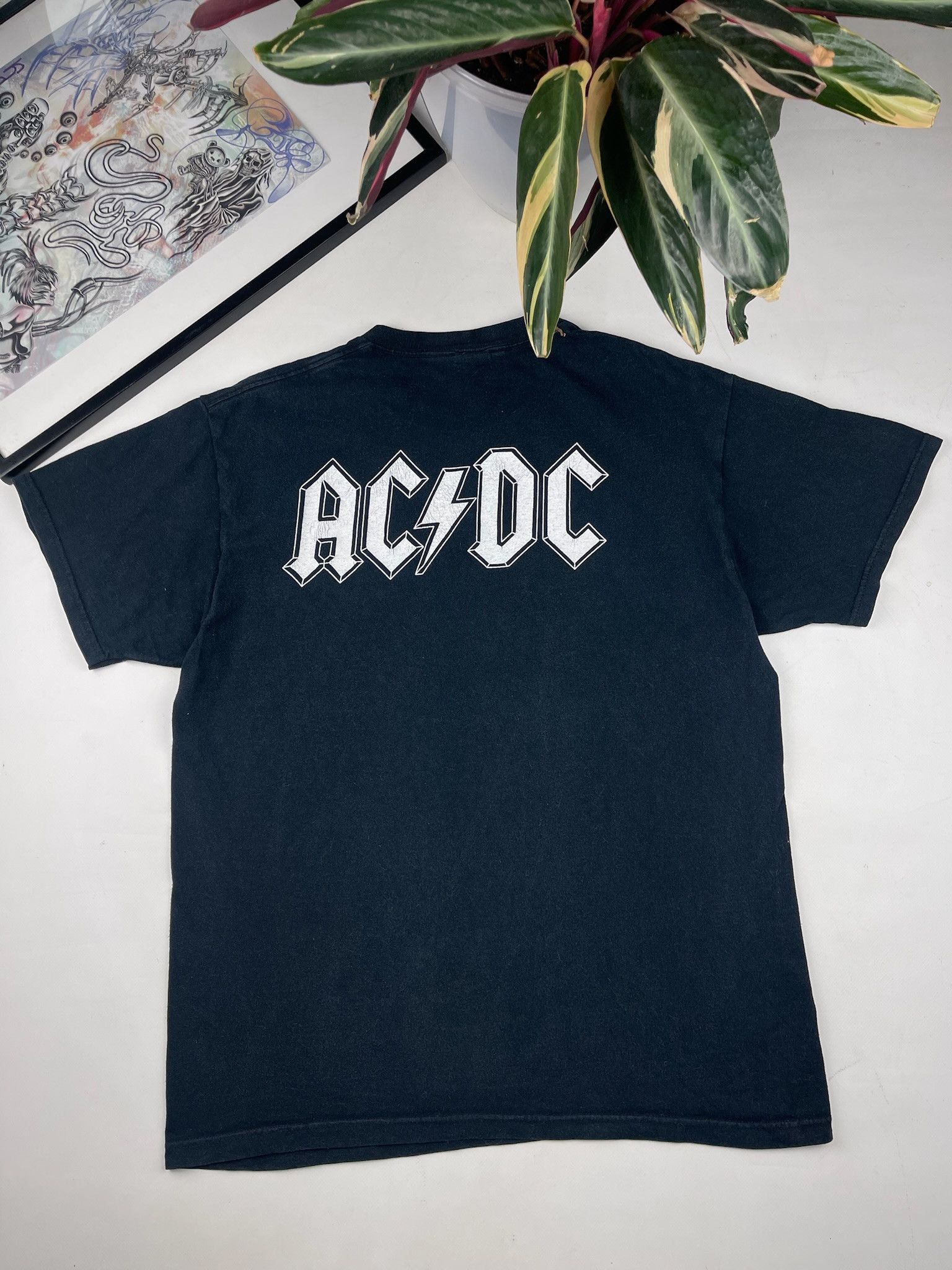 AC/DC Vintage ACDC band tee Stiff Upper Lip tShirt Size US L / EU 52-54 / 3 - 5 Thumbnail