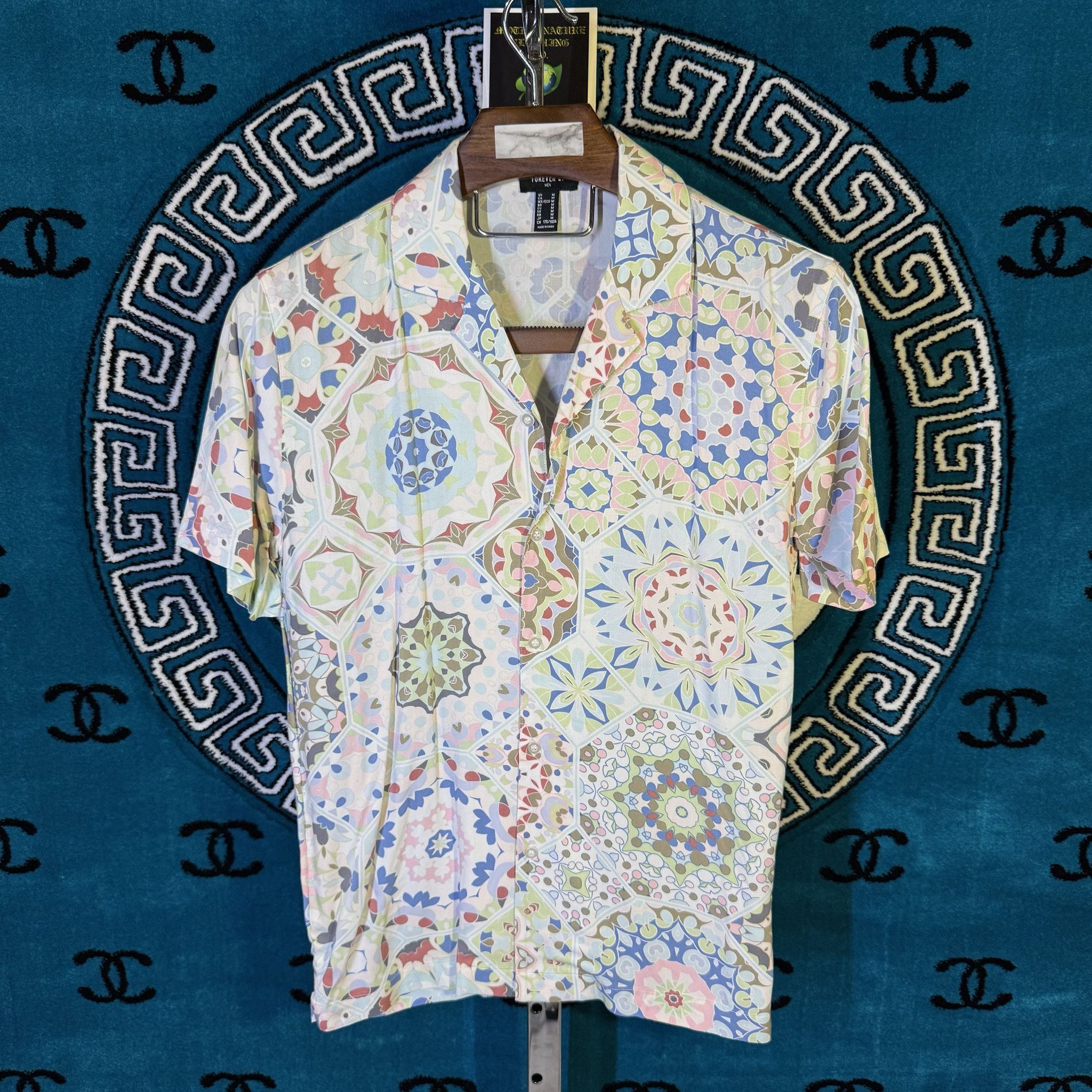Forever 21 MANDALA DIVINE GEOMETRY S/S BUTTON UP Size US M / EU 48-50 / 2 - 1 Preview