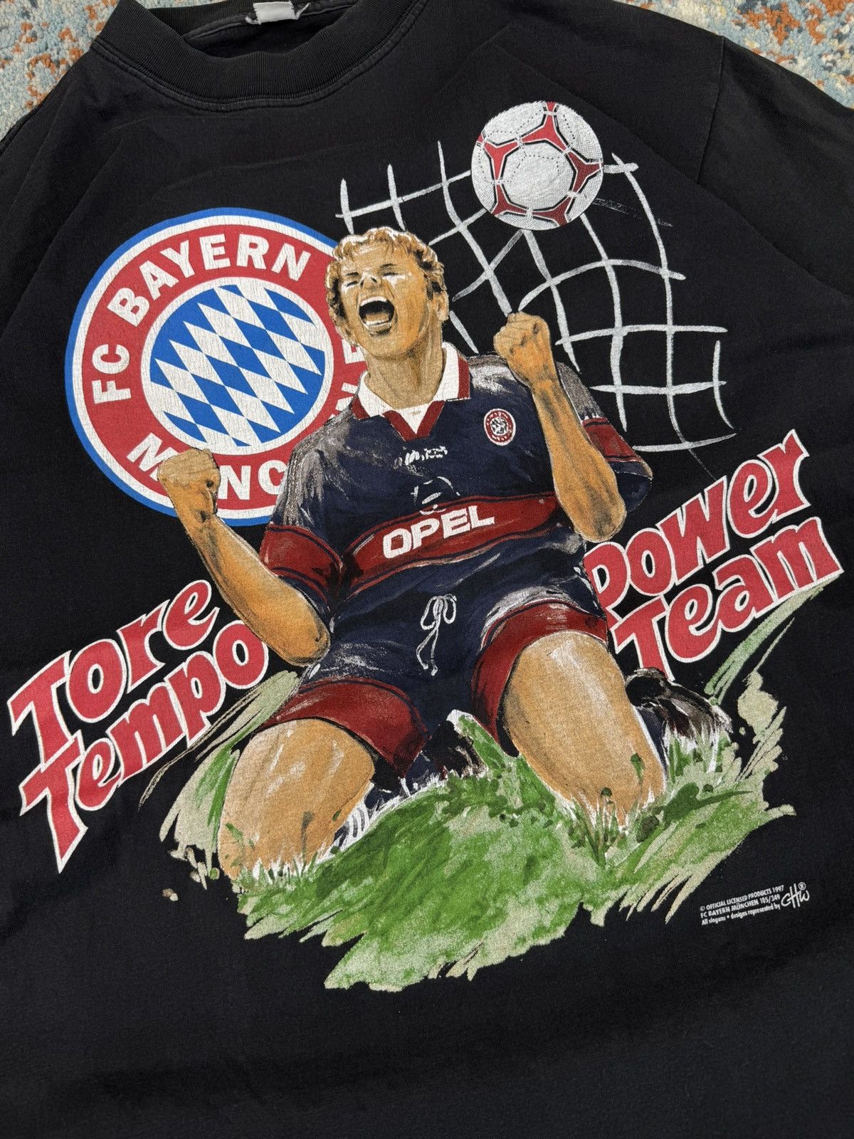 Vintage Vintage 1997 FC Bayern Munchen football soccer graphic tee Size US S / EU 44-46 / 1 - 7 Thumbnail