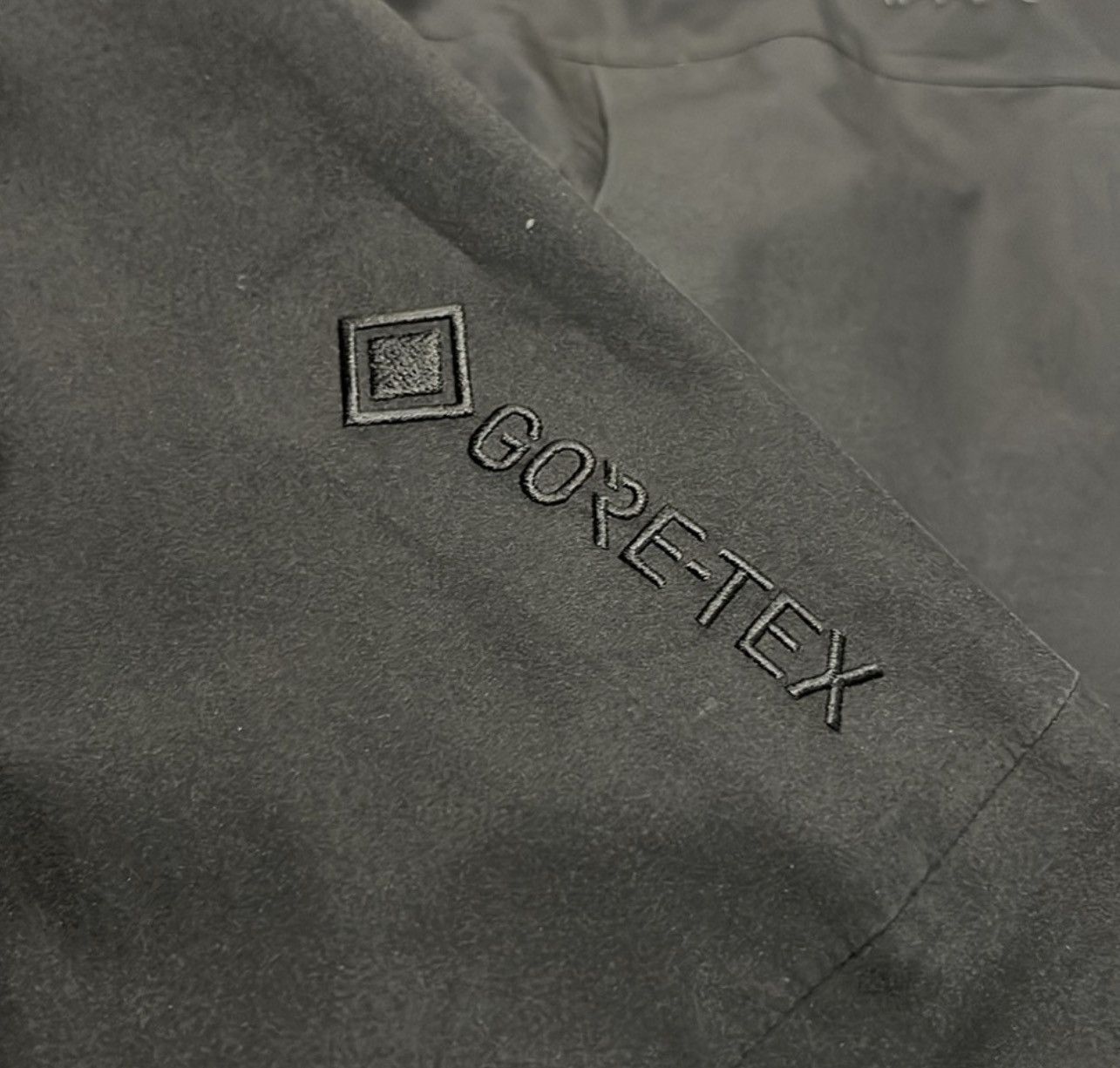 Nike ACG Nike ACG Gore Tex Jacket Size US L / EU 52-54 / 3 - 2 Thumbnail
