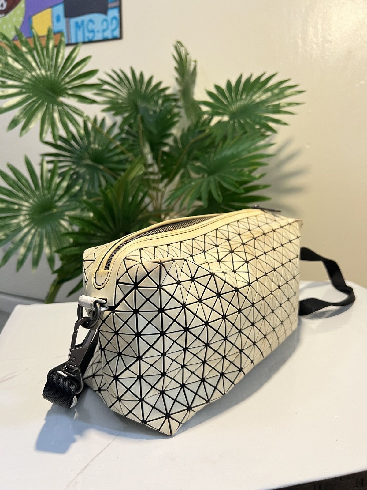 Issey Miyake Bao Bao Issey Miyake Geometric Saddle Bag Desinger Handbag Size ONE SIZE - 4 Thumbnail