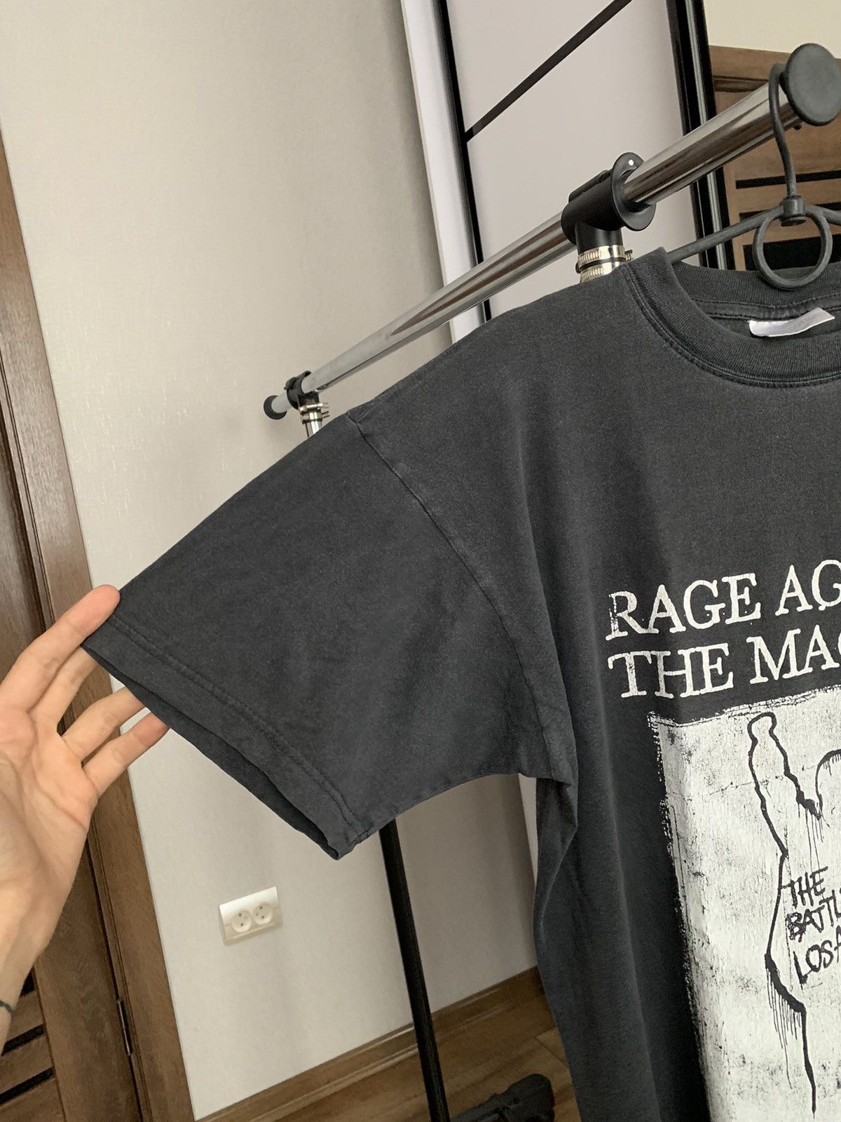 Band Tees 1999 Rage Against The Machine Battle LA Vintage T-Shirt Tee Size US L / EU 52-54 / 3 - 6 Thumbnail