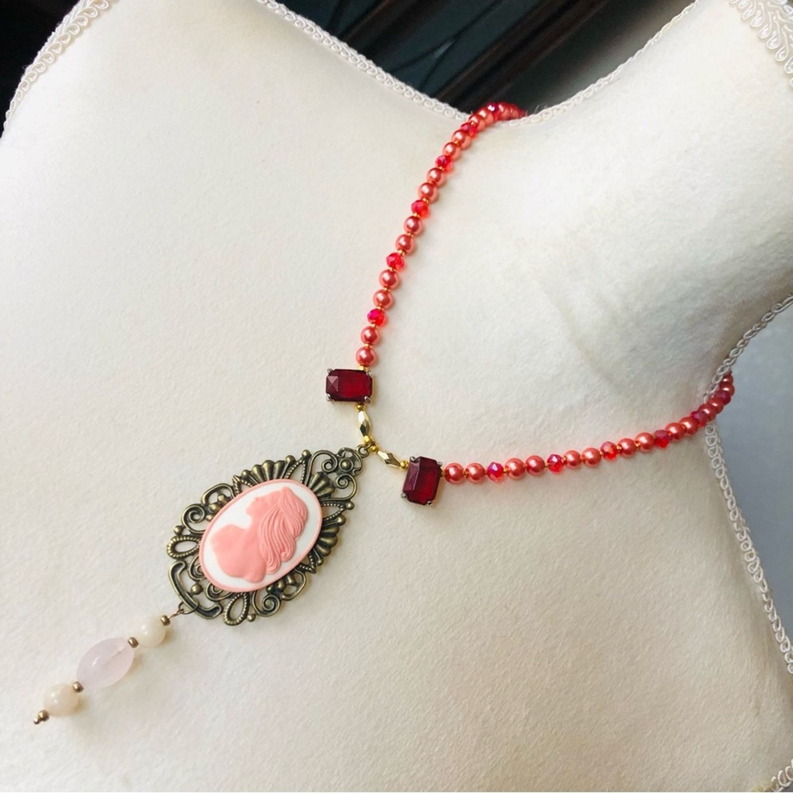 Handmade Handcrafted repurpose pink lady cameo quartz Pearl necklace Size ONE SIZE - 1 Thumbnail