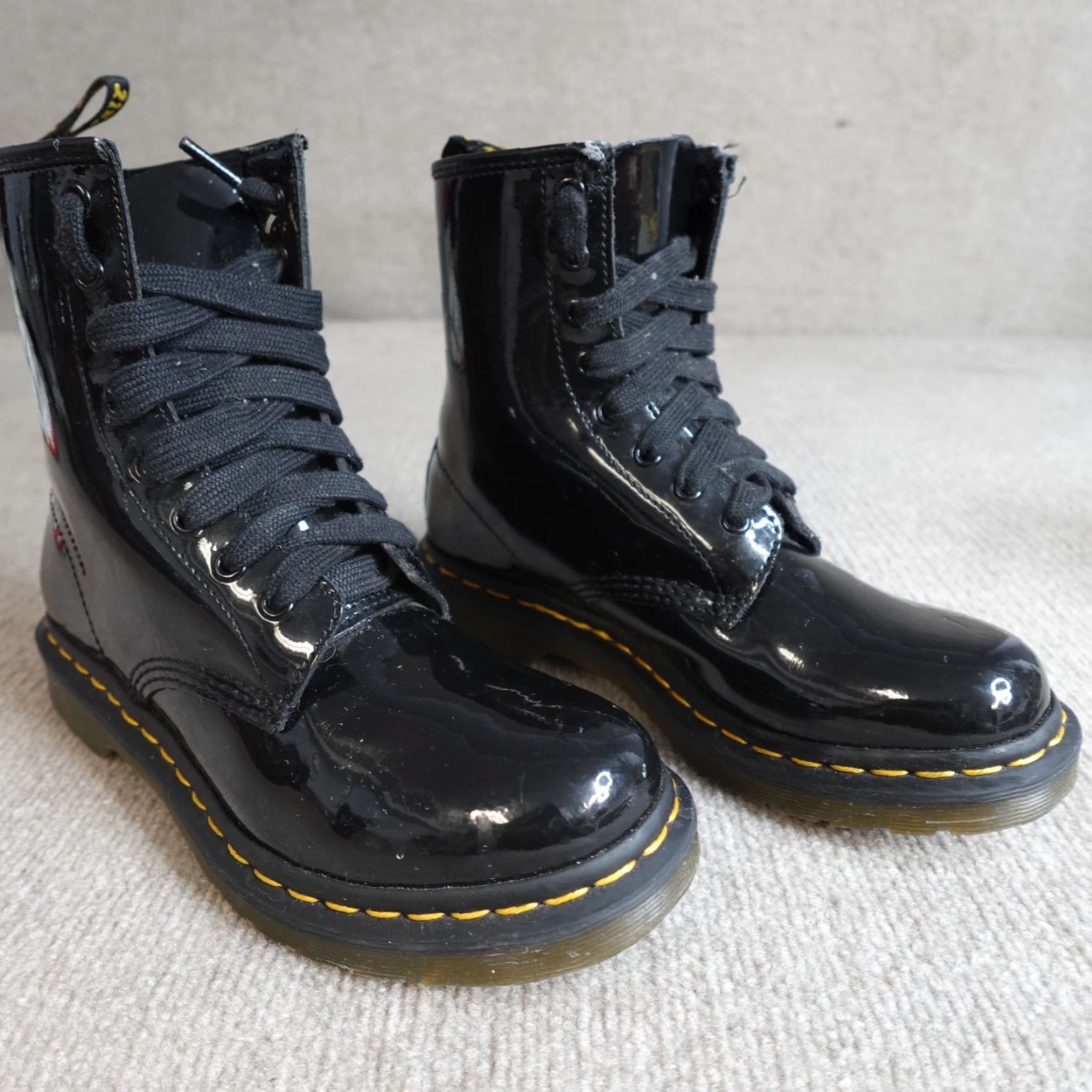 Dr. Martens Dr. Martens Boots Womens 8 Black Solid Patent Leather 8 Eye 1460 Size US 8 / IT 38 - 4 Thumbnail