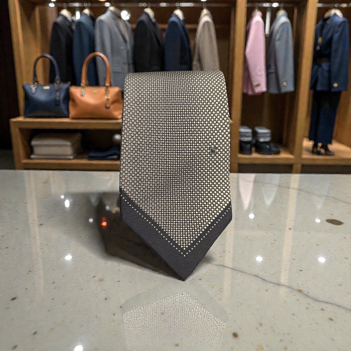 Gucci Gucci 100% Silk Made in Italy Geometric Tie Size ONE SIZE - 1 Thumbnail