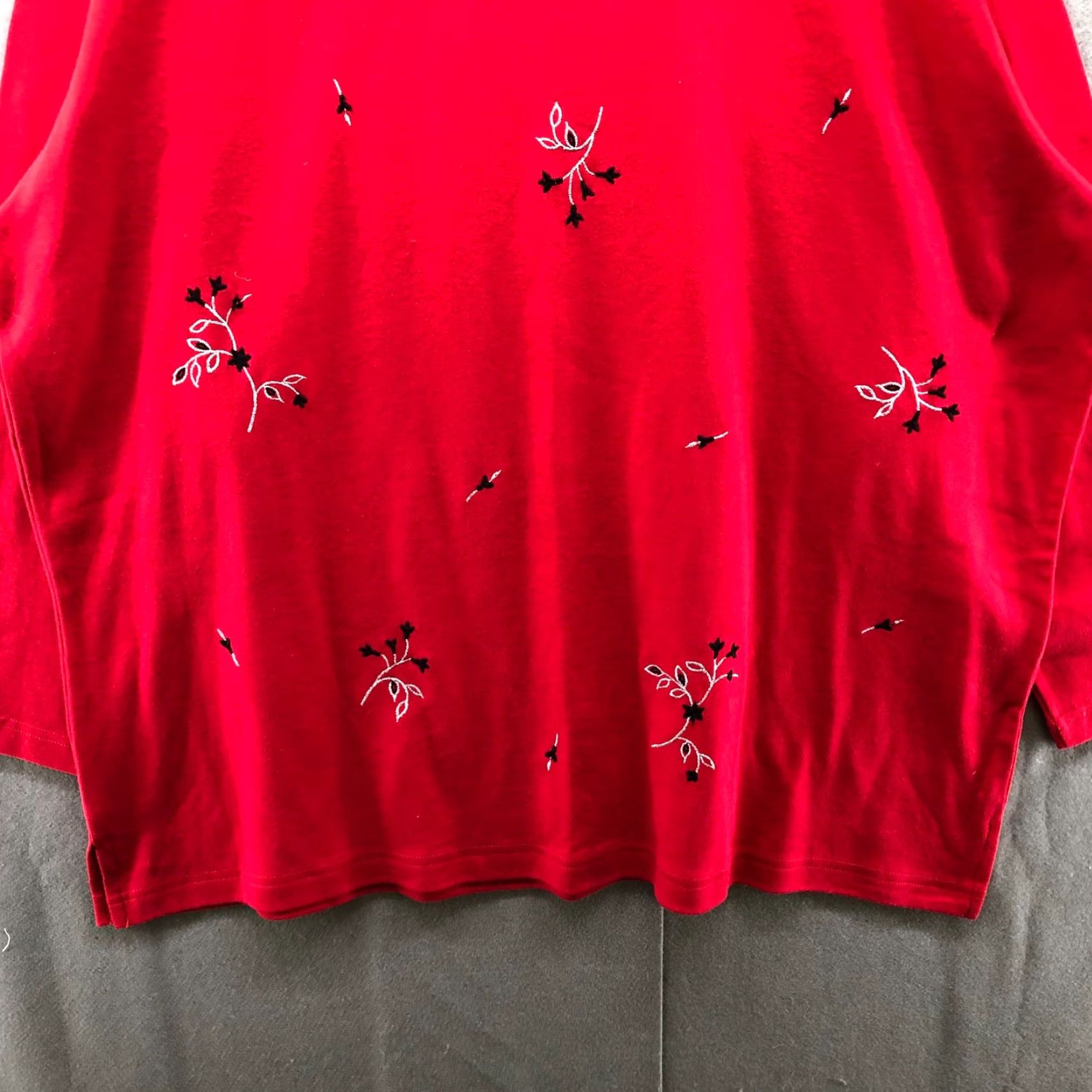 Vintage VINTAGE Bobbie Brooks Long Sleeve Shirt Womens 28W Red Floral Embroidered Crewneck Christmas Holiday Metallic Knit Cotton Blend Mens? Size 4XL / US 24-26 - 4 Thumbnail