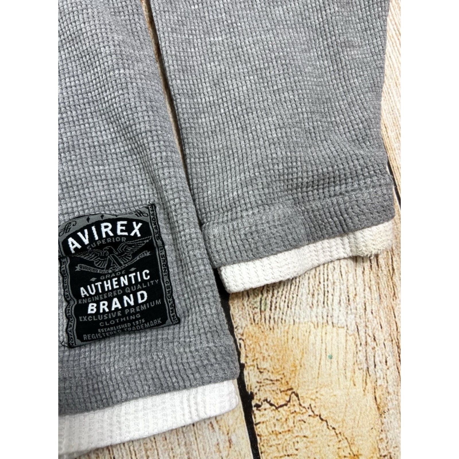 Avirex VINTAGE Avirex Mens Long Sleeve Shirt Thermal Waffle Knit Gray White Size M Graphic Print Crew Neck Hip Hop Retro 2000s Size US M / EU 48-50 / 2 - 3 Thumbnail
