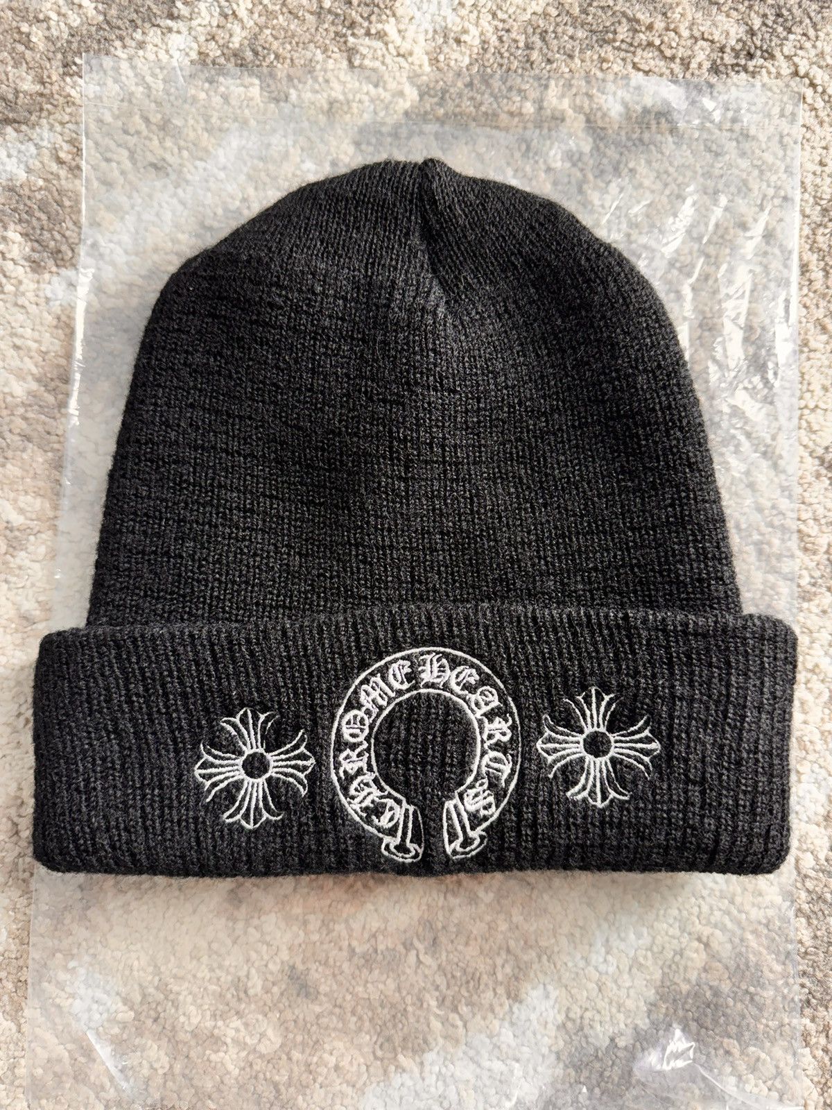 C hrome outlet Hearts horseshoe beanie