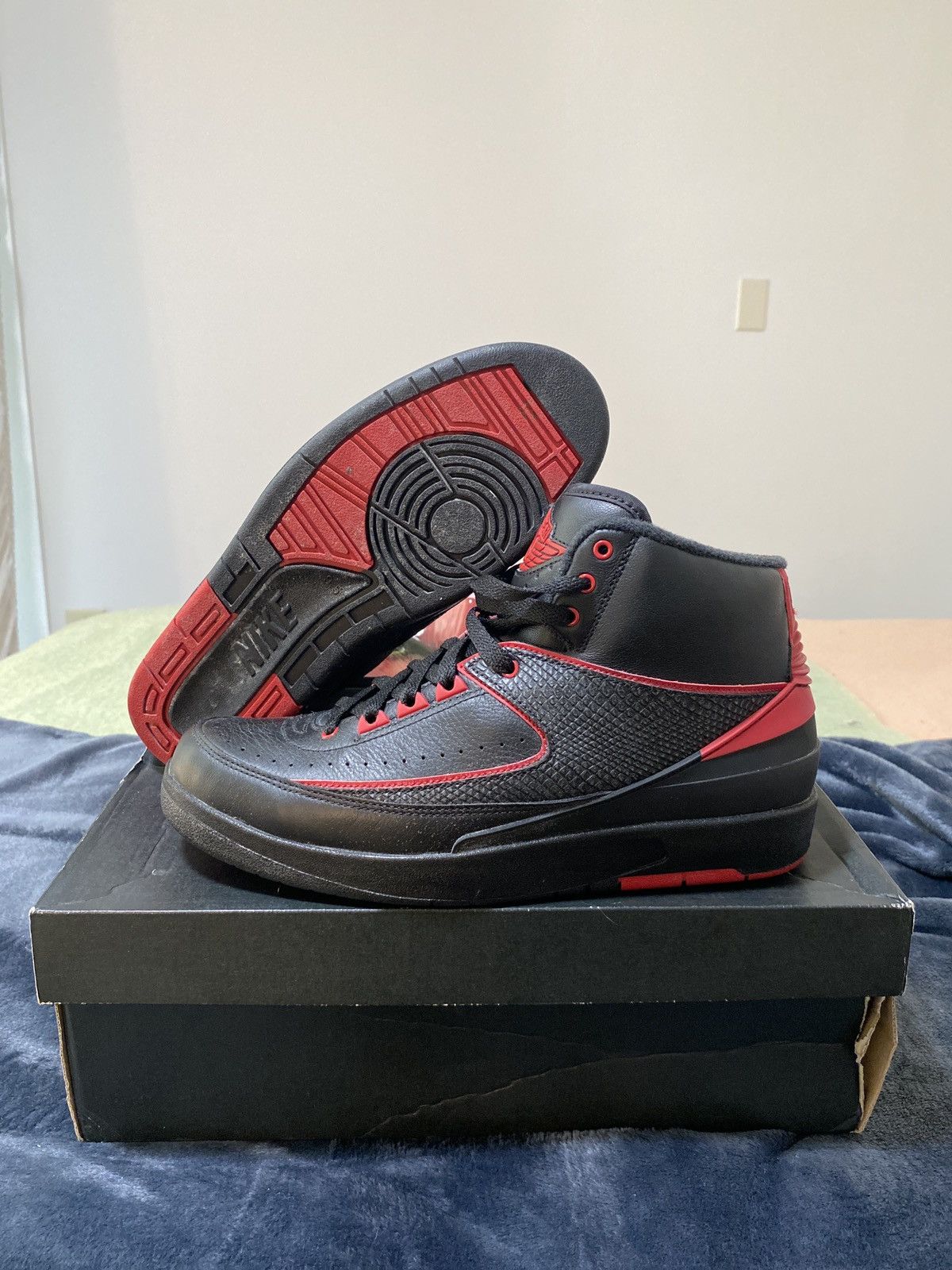 Jordan Brand Air Jordan 2 Alternate 87 2016 Men’s Shoe Size US 9.5 / EU 42-43 - 1 Thumbnail