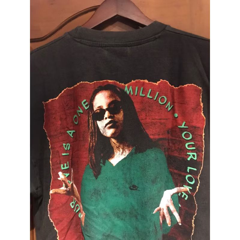 Band Tees × Vintage Aaliyah : One In A Million by Ginseng Strip Size US XL / EU 56 / 4 - 7 Thumbnail