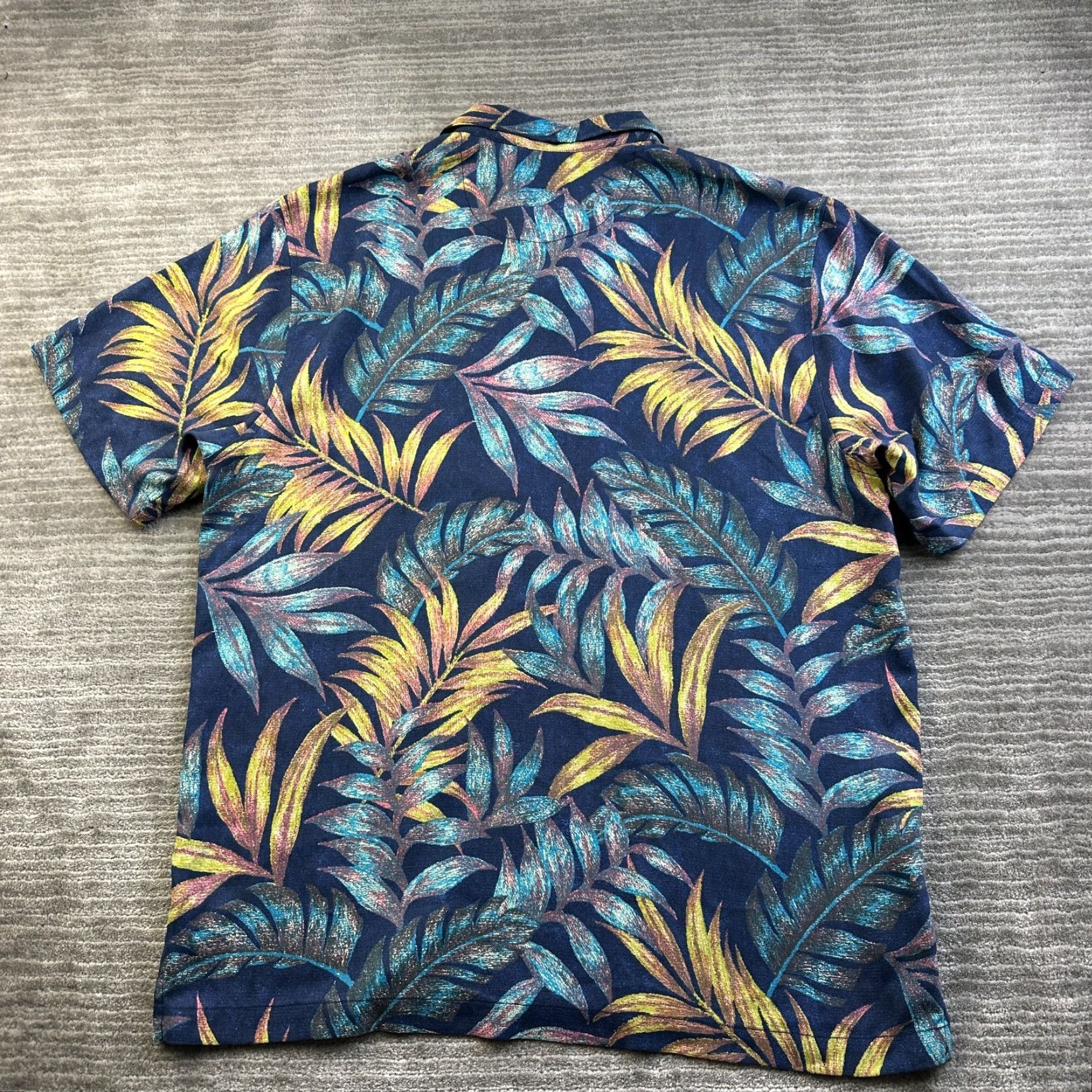 Tommy Bahama Tommy Bahama Shirt Mens Large Blue Floral Camp Button Up Silk Blend Size US L / EU 52-54 / 3 - 2 Thumbnail