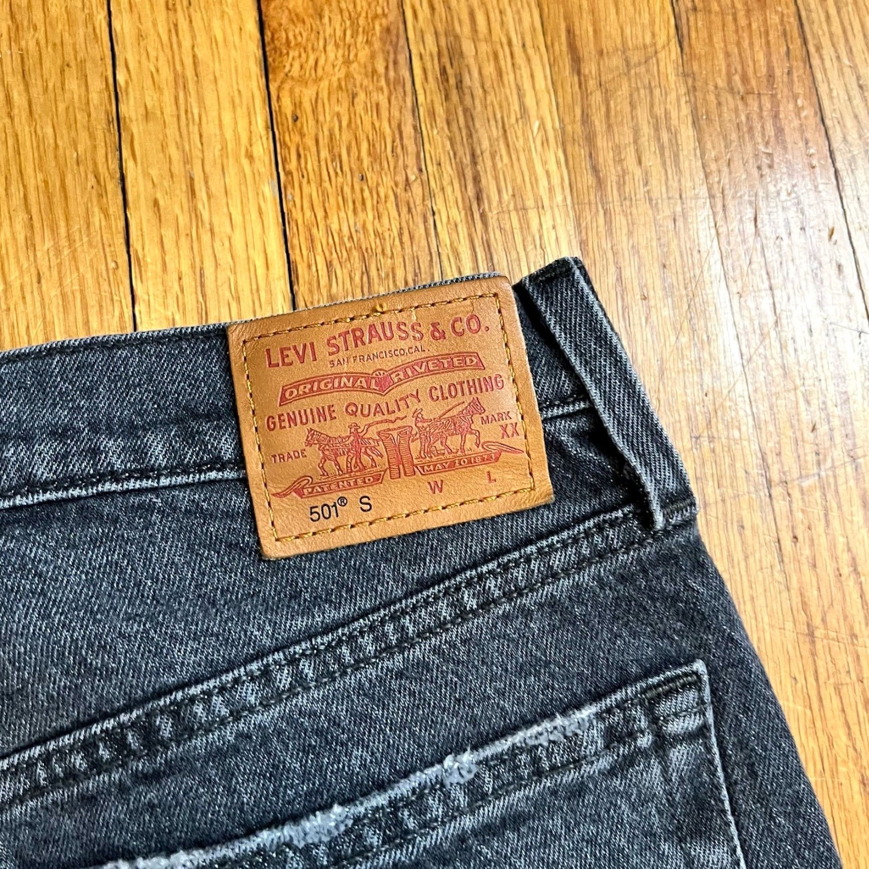 Levi's VINTAGE Levi’s Jeans Womens 25 501 S Faded Black Button Fly Premium Measures 27x28 Womens Size 42" / US 20 - 5 Thumbnail
