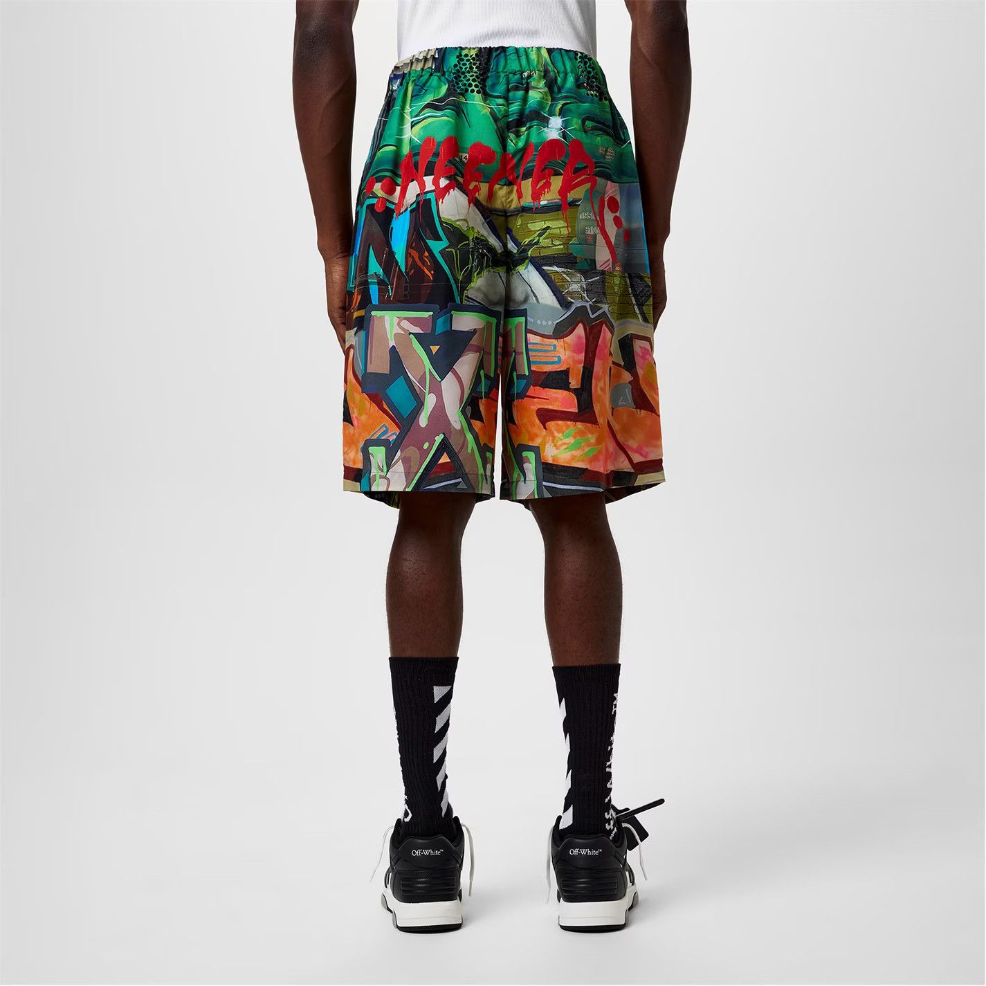 Off-White o1g2r1mq0326 Graffiti All Over Print Bermuda Shorts Size US 28 / EU 44 - 4 Thumbnail