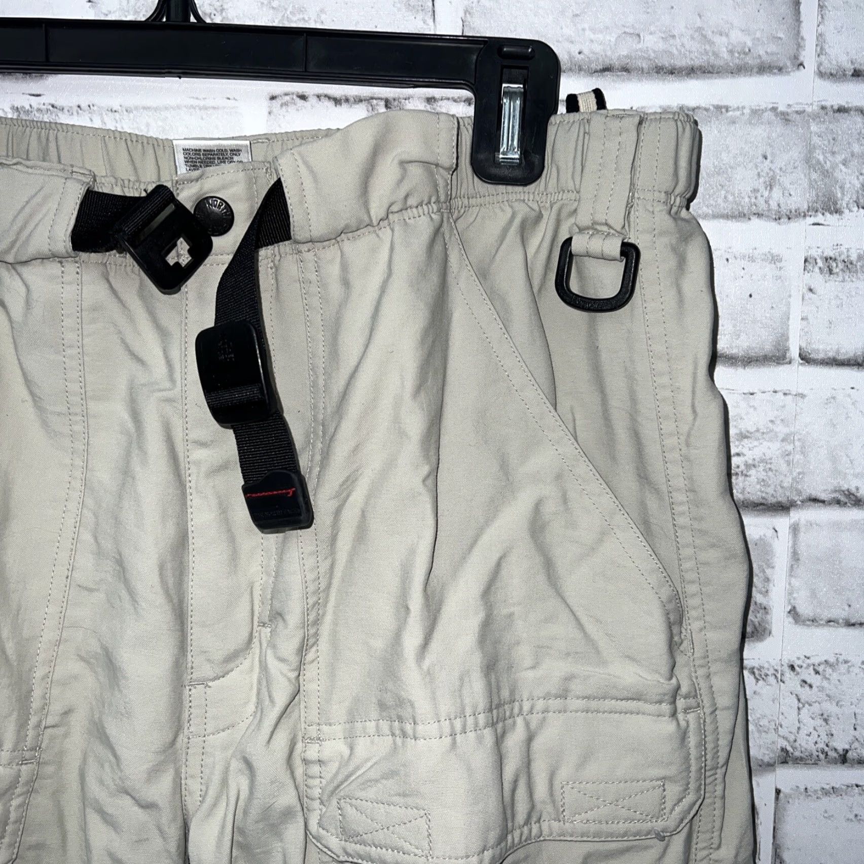 The North Face The North Face Beige Hiking Convertible Pants Mens 30x31 Size M Regular Inseam 31 Beige Chino Convertible Pants Mens The North Face Size US 30 / EU 46 - 2 Thumbnail