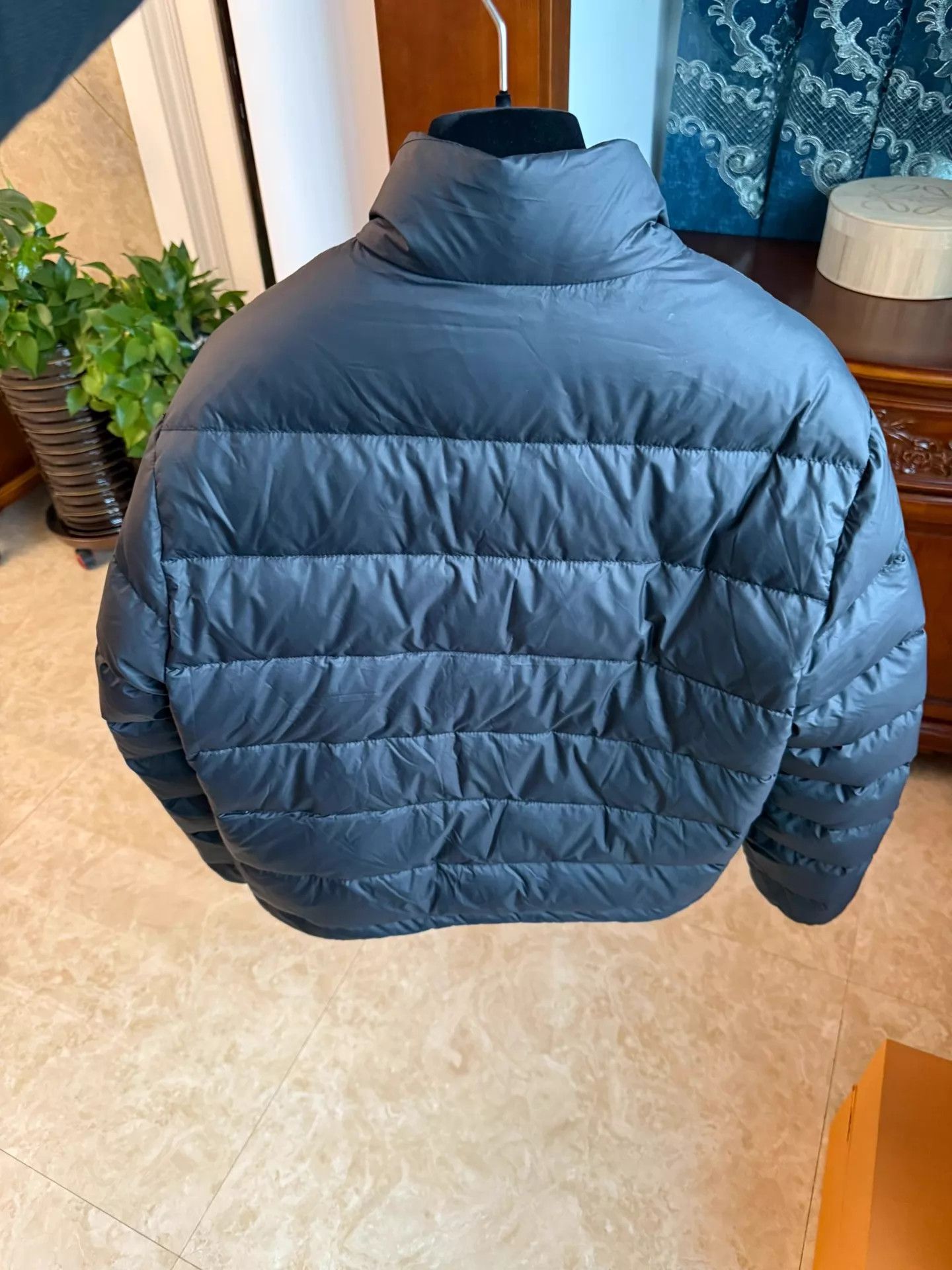 Versace Versace Black Short Stand Collar Down Jacket L Embroidered Size US M / EU 48-50 / 2 - 2 Thumbnail